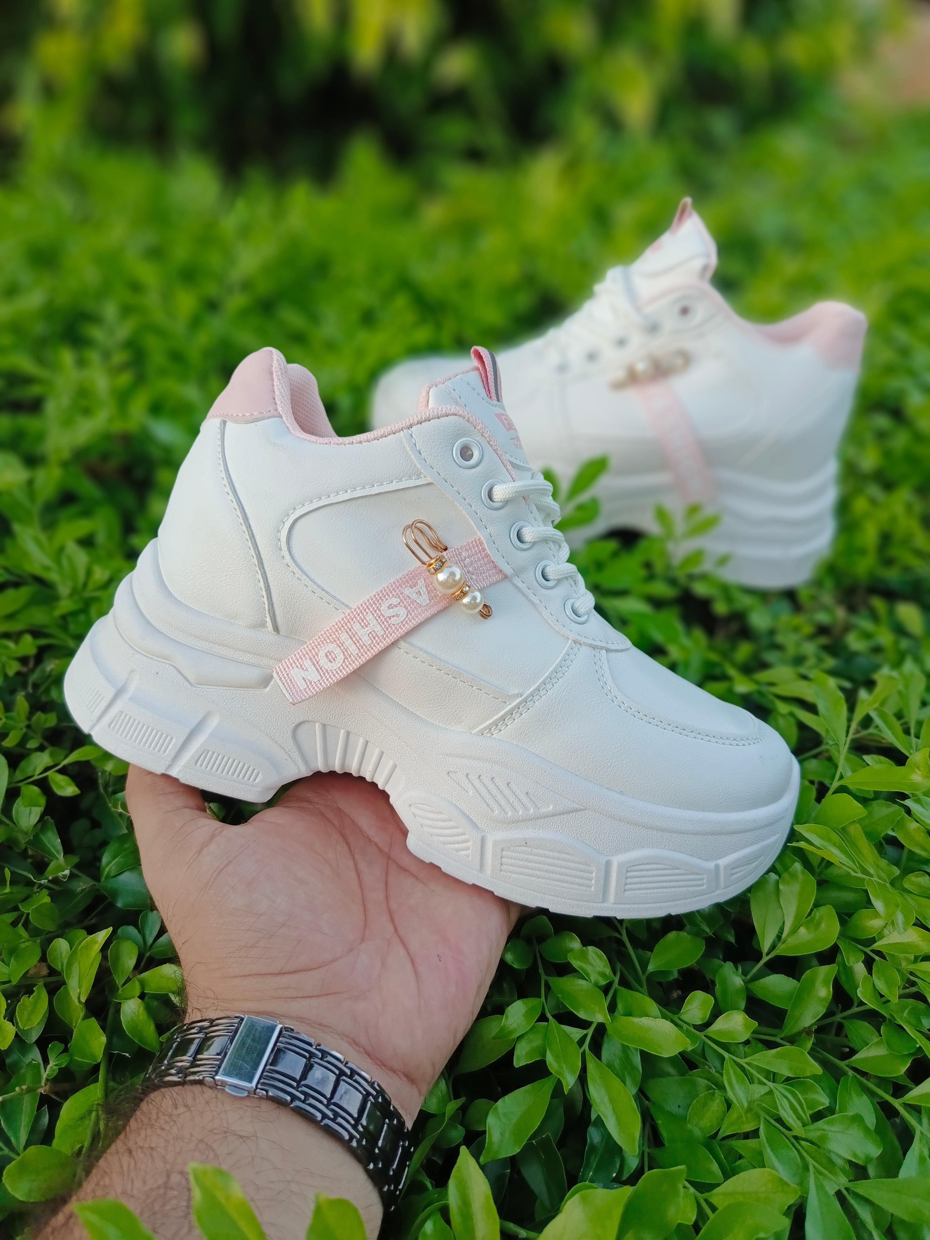 Women’s White Chunky Sneakers with Pink Detailing – Trendy & Comfortable