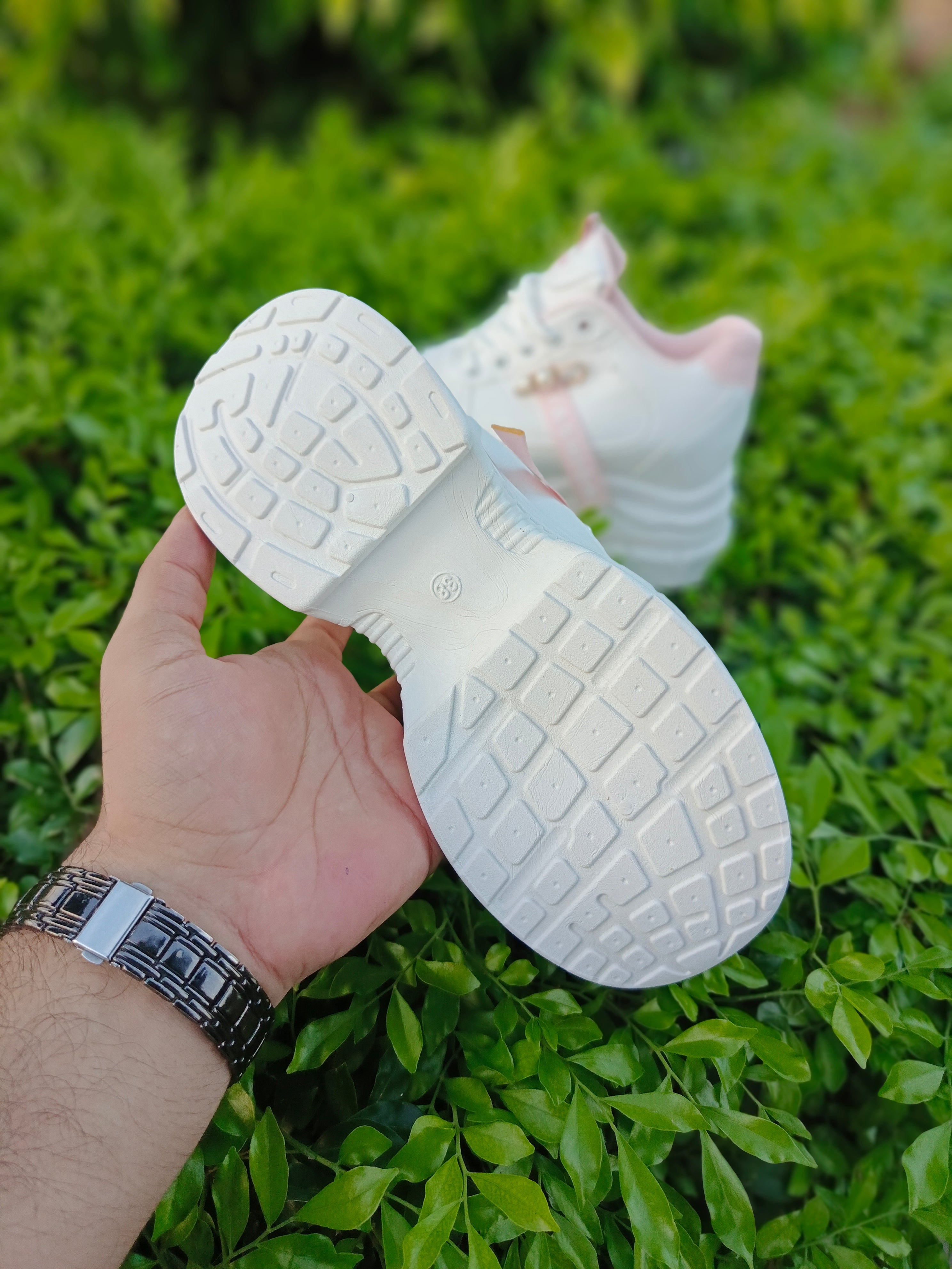 Women’s White Chunky Sneakers with Pink Detailing – Trendy & Comfortable
