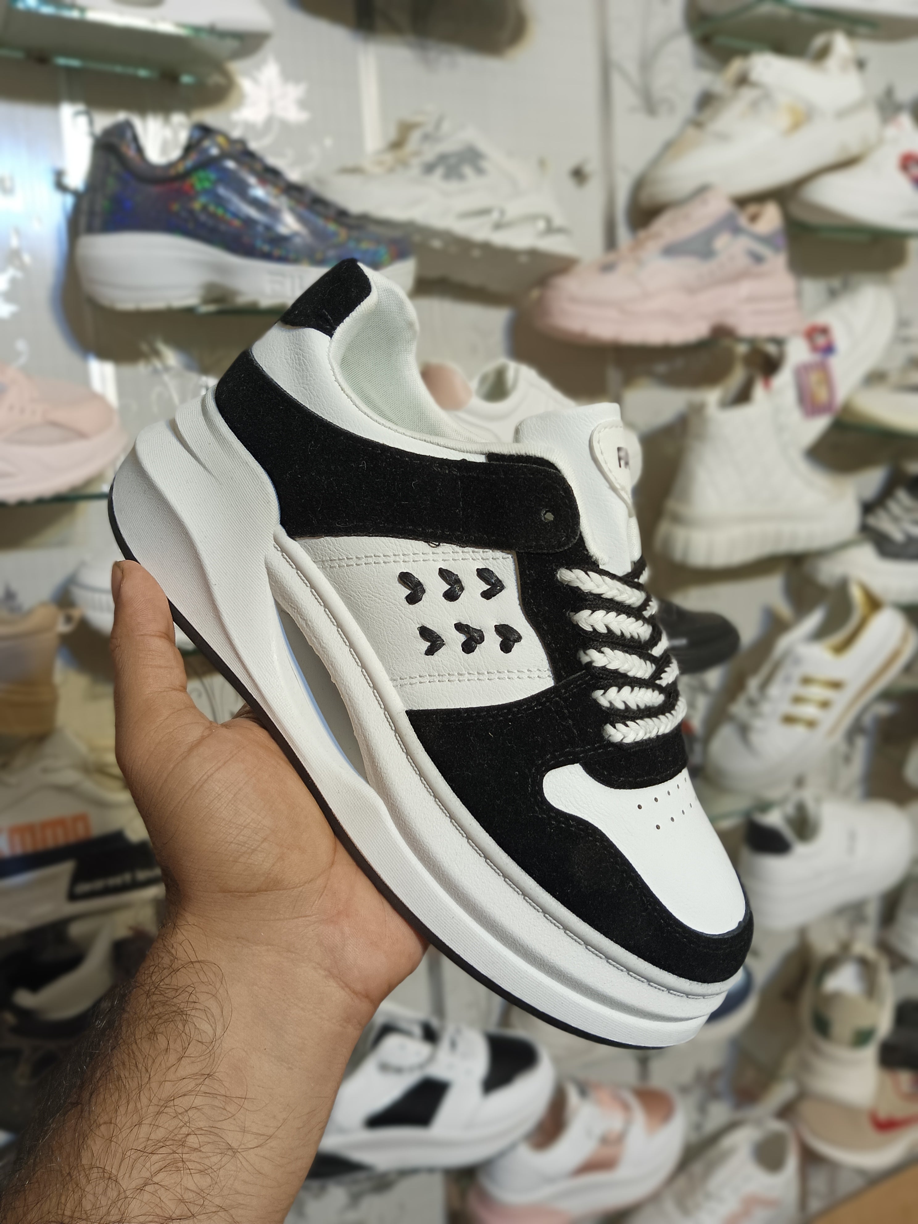 Spy cut sole sneaker for girl/women