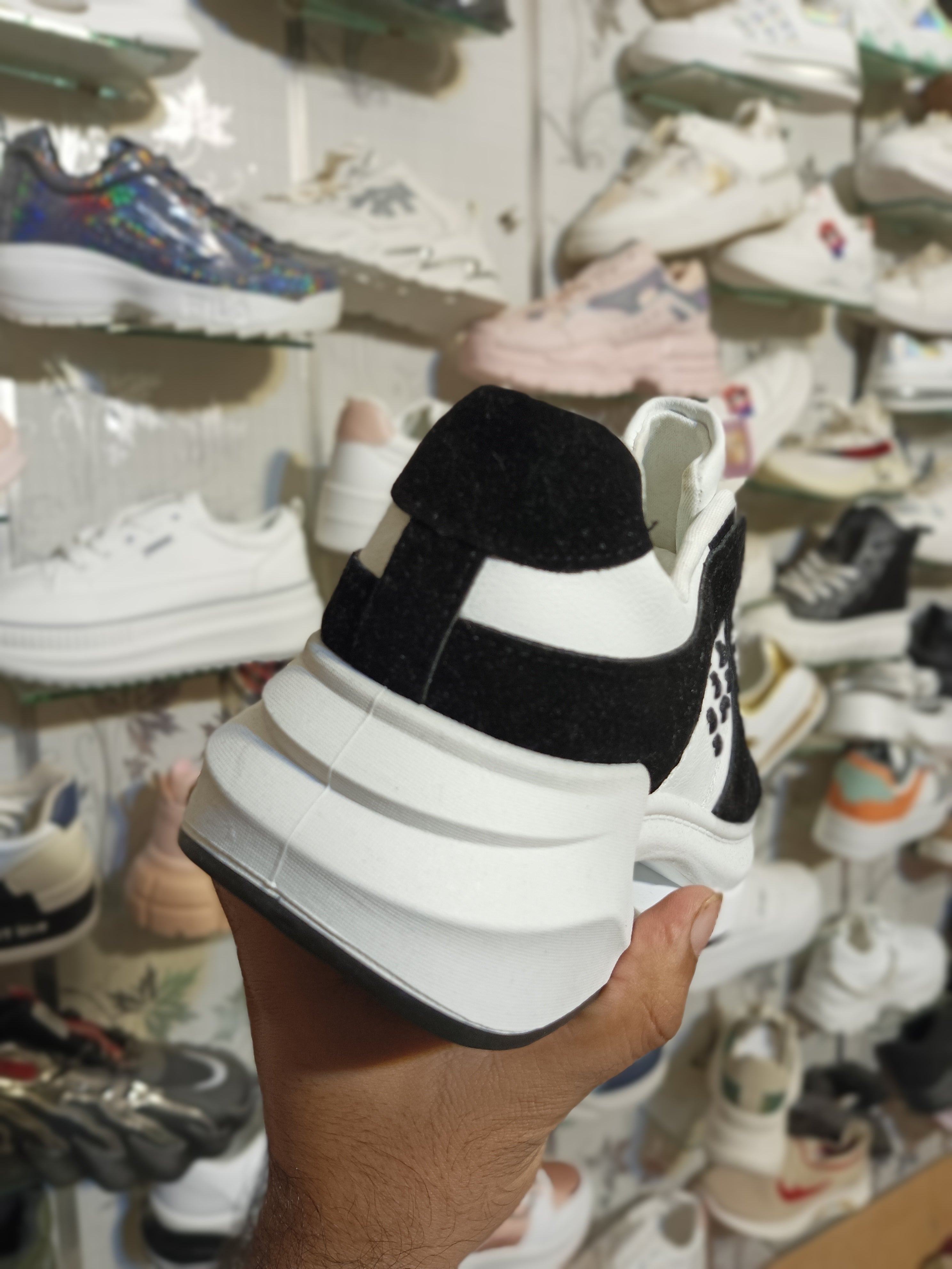 Spy cut sole sneaker for girl/women
