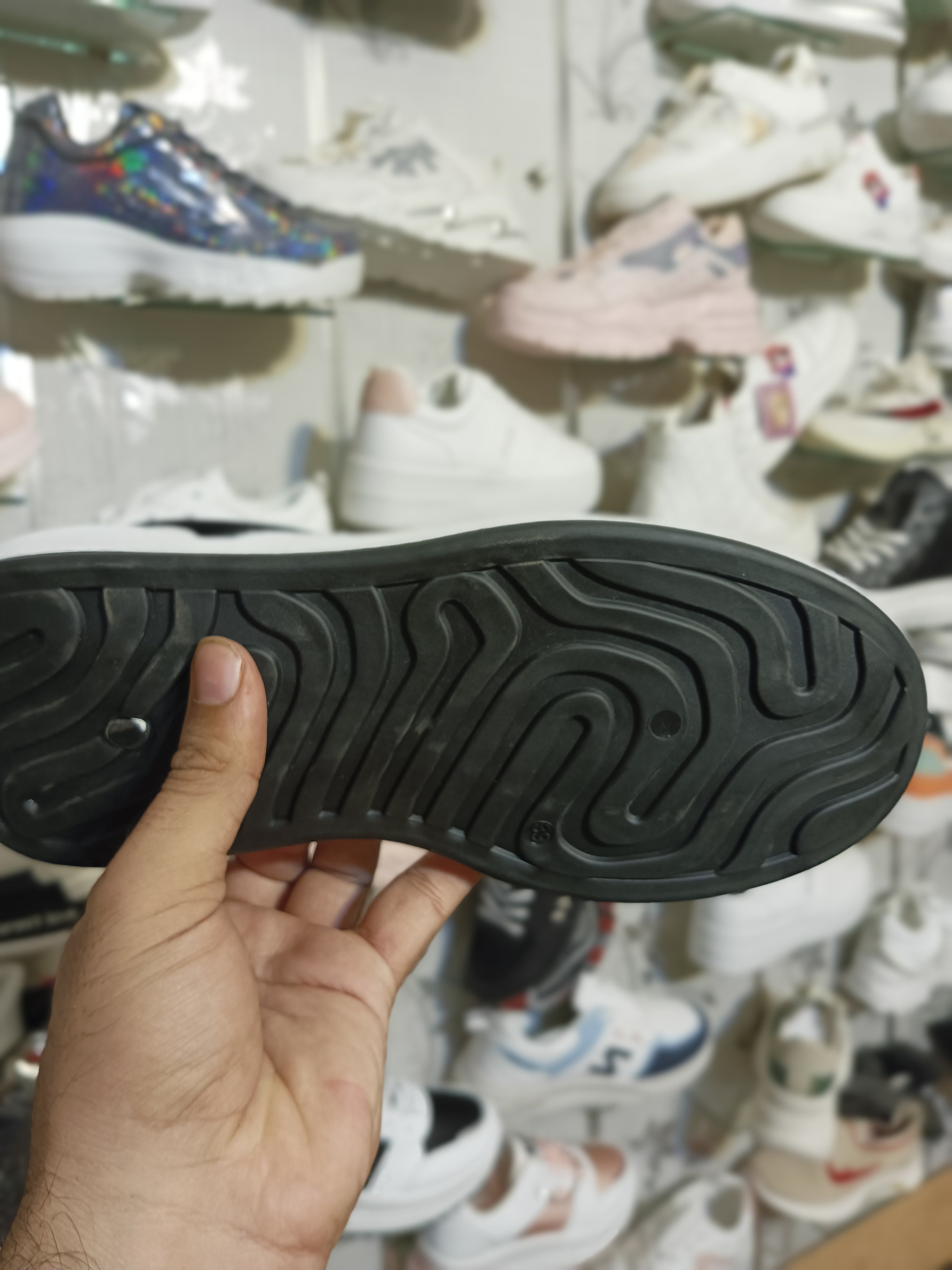 Spy cut sole sneaker for girl/women
