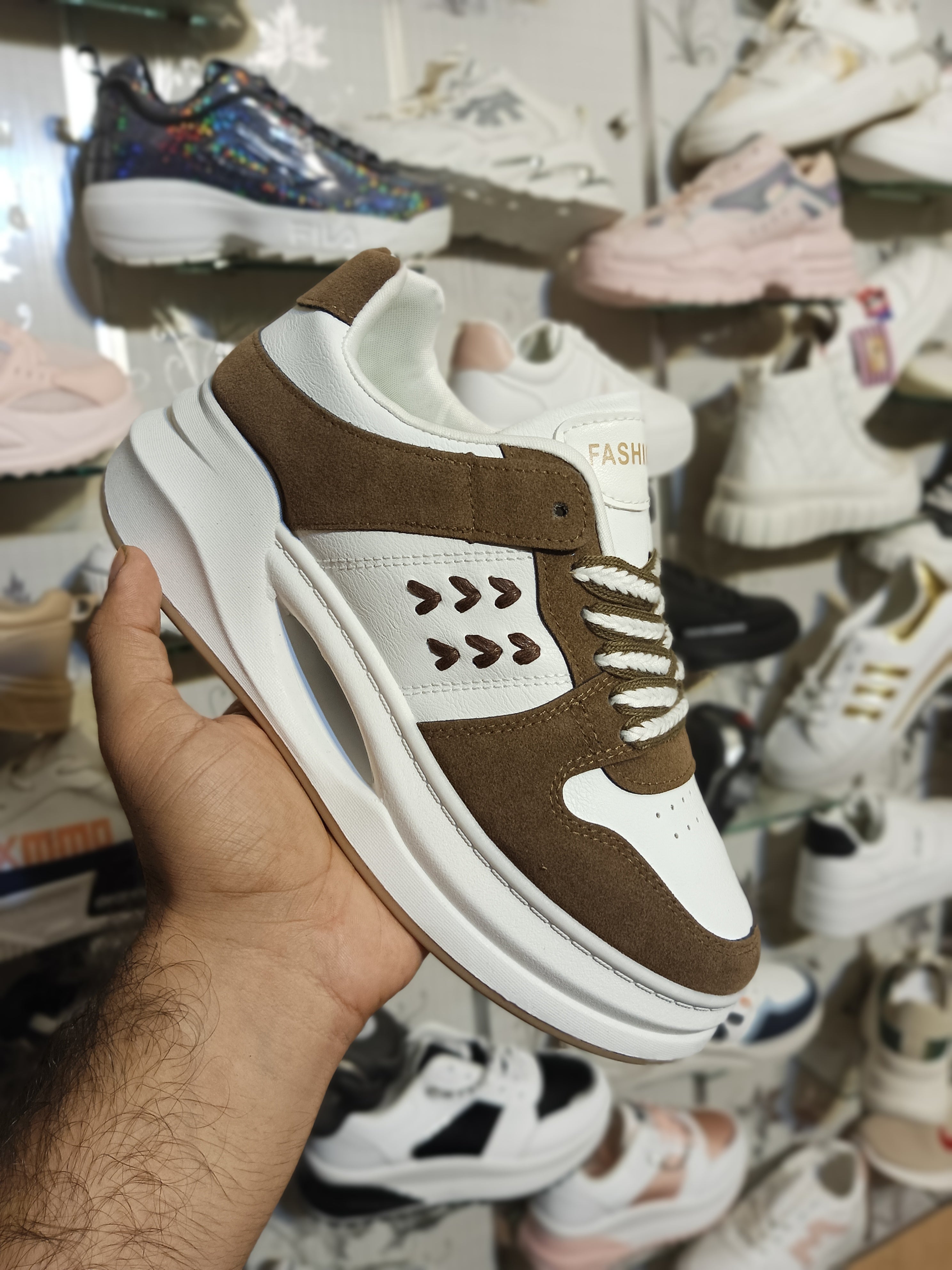 Spy cut sole sneaker for girl/women