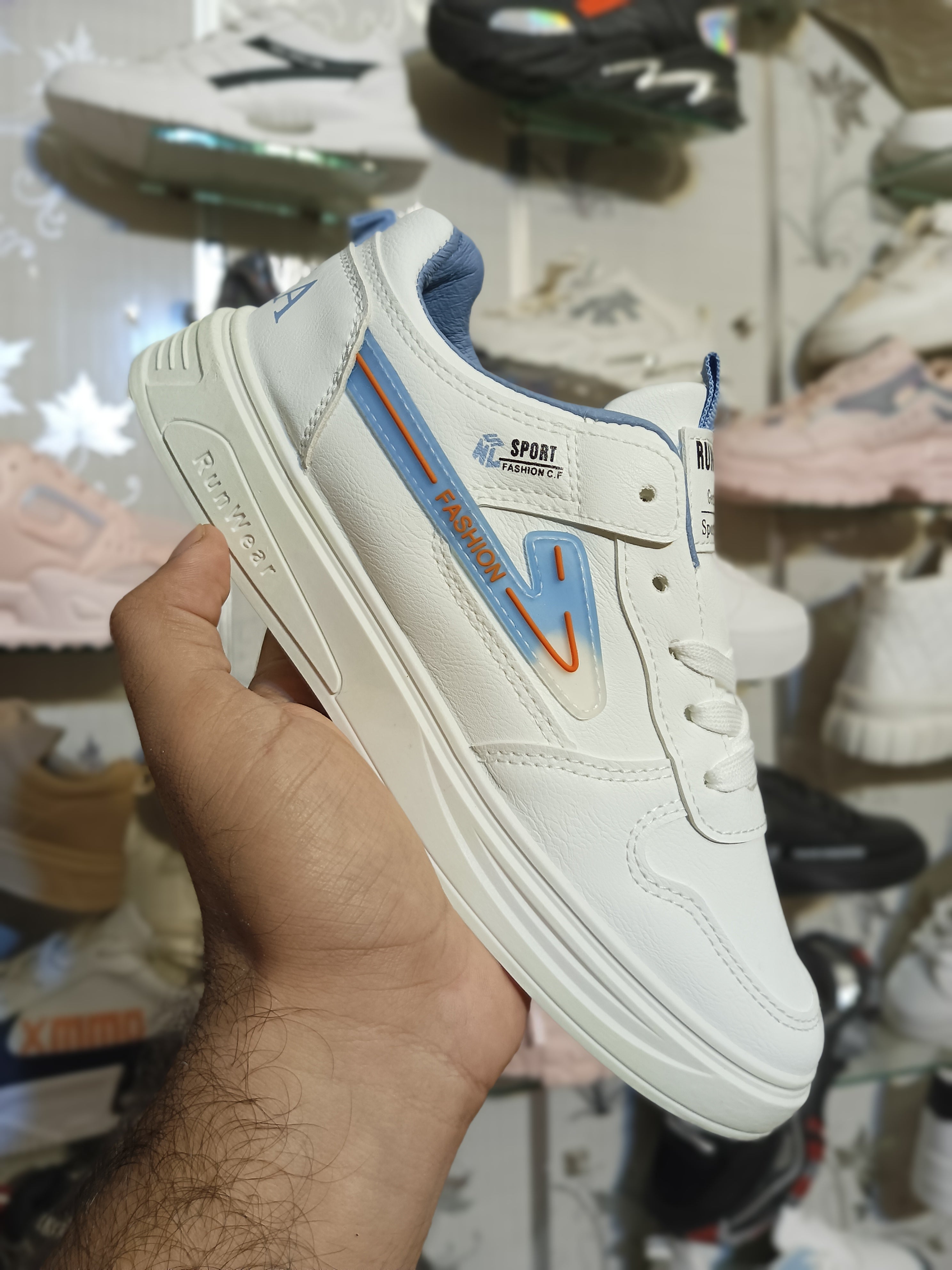 Run wear sneakers for girls/women