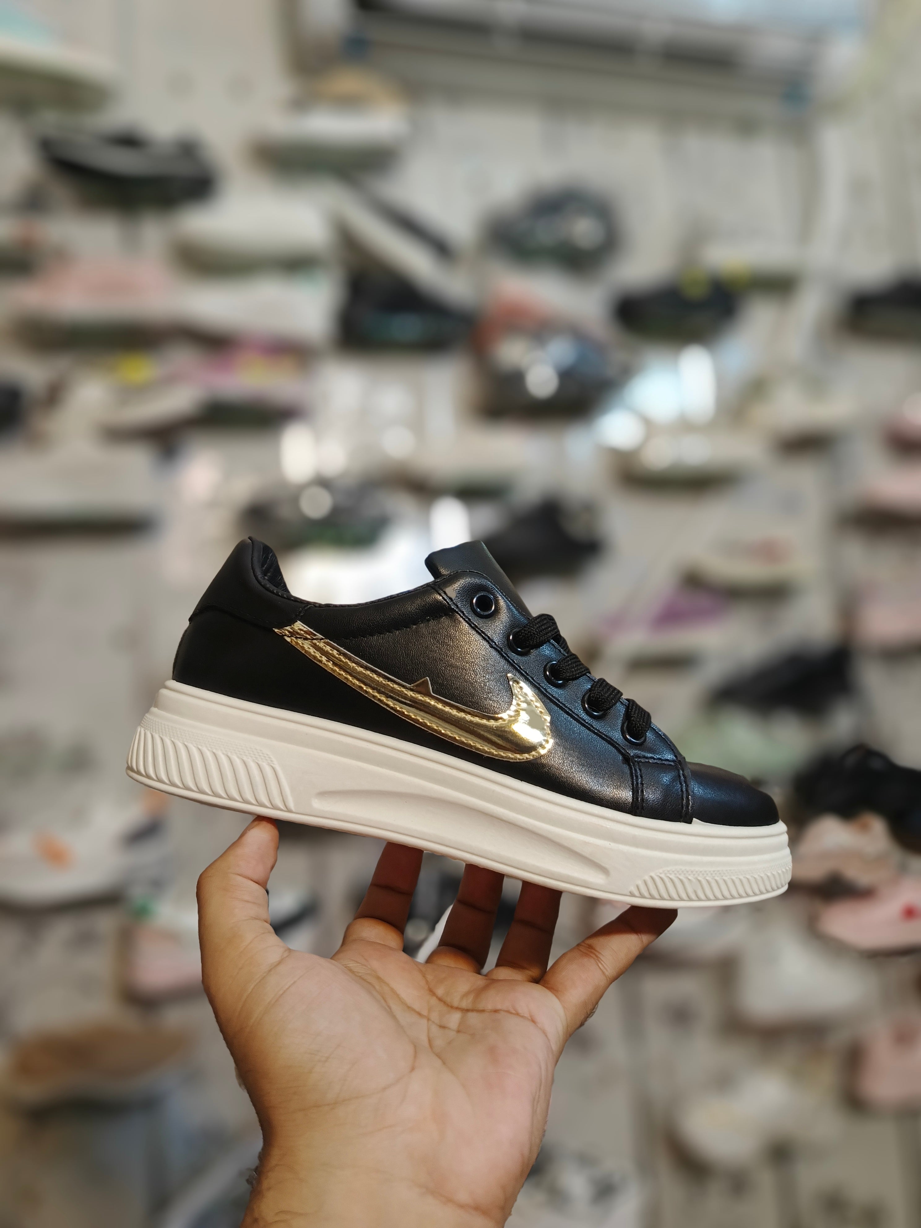 Casual stylish, durable comfortable, lightweighted sneakers for girl/women💥