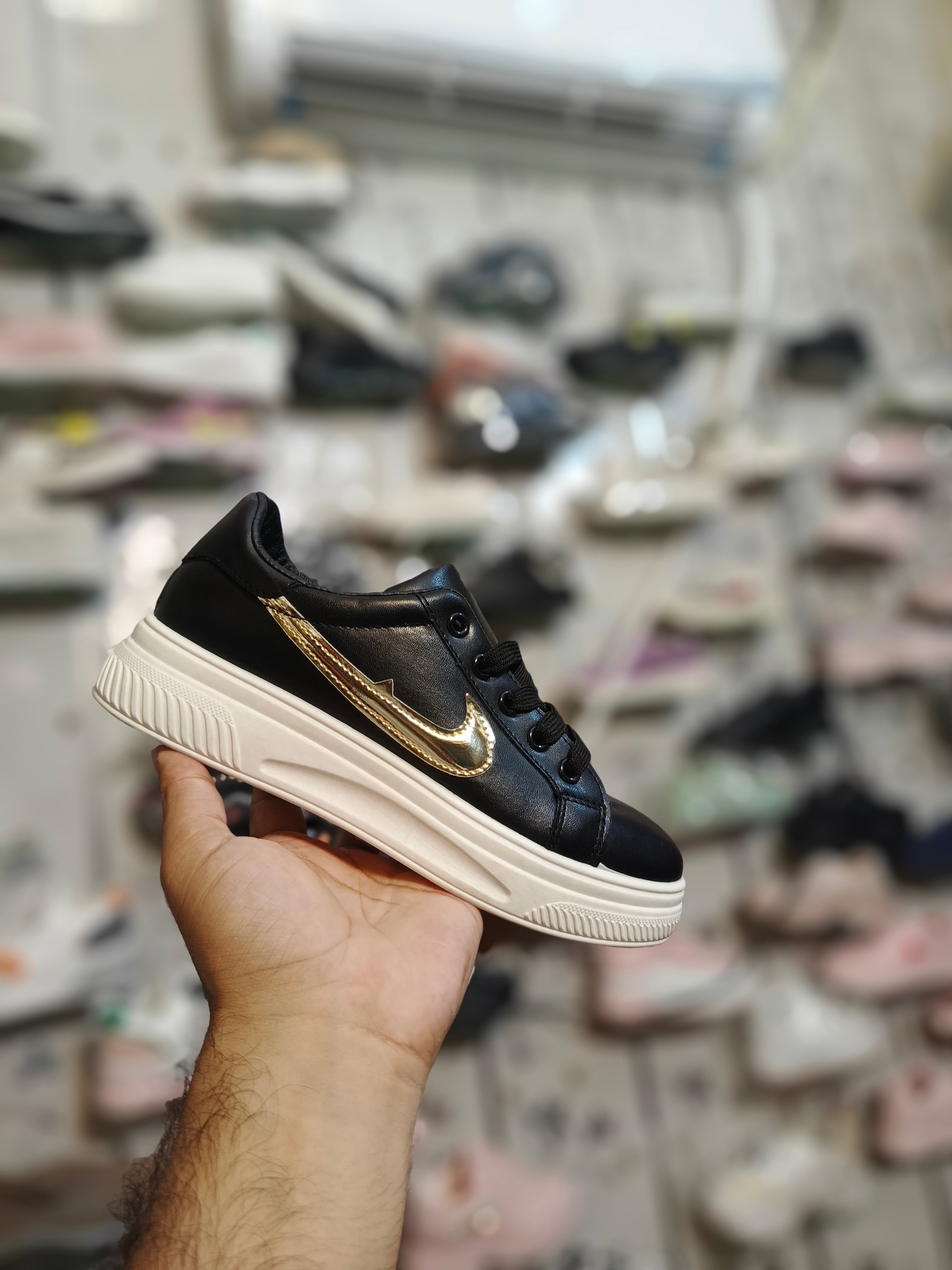 Casual stylish, durable comfortable, lightweighted sneakers for girl/women💥