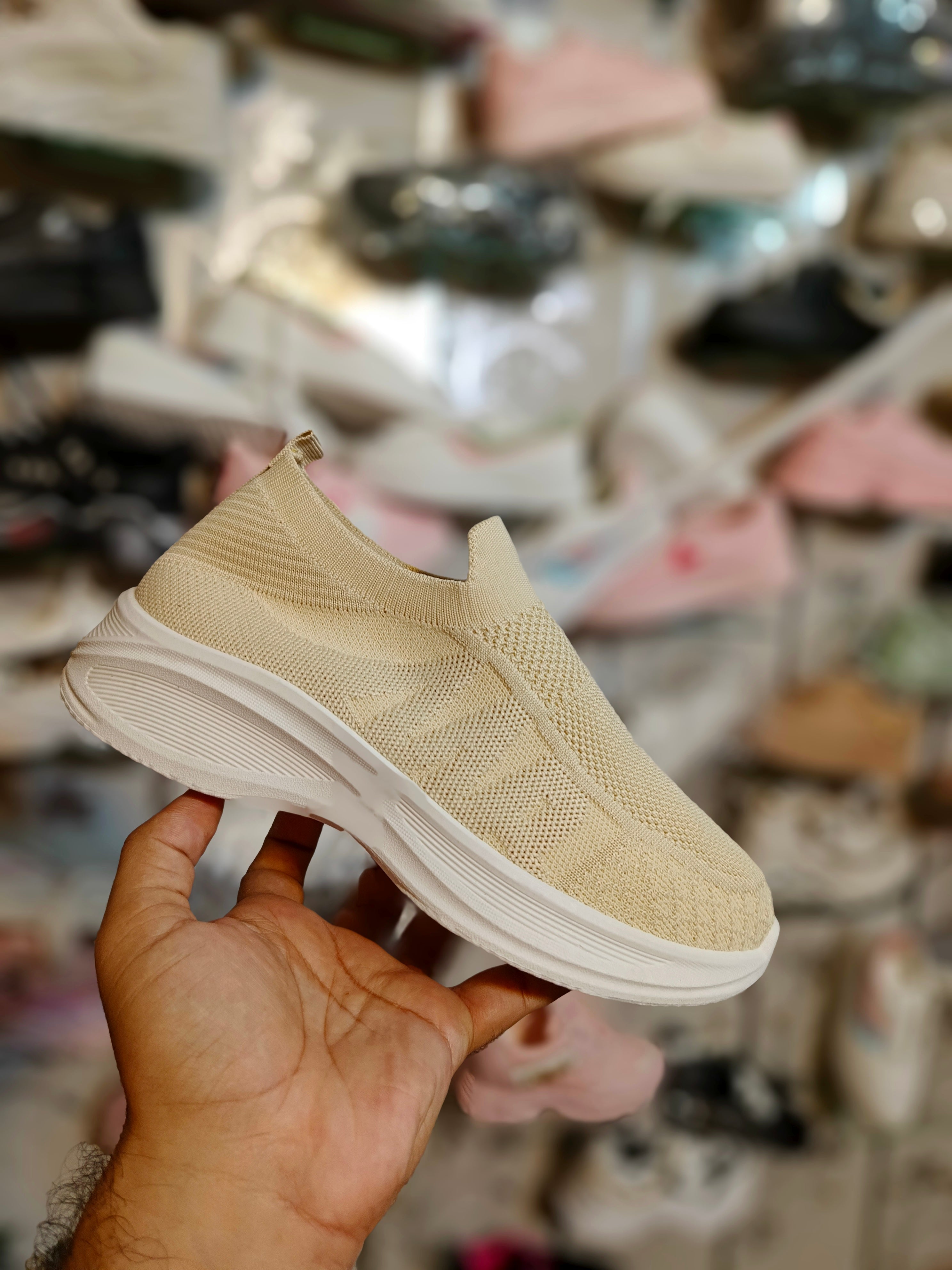 2024 Summer   Women with A Slip-on Sports Shoes Light Walking Shoes Mesh Surface Breathable Sports Leisure Non-slip💫
