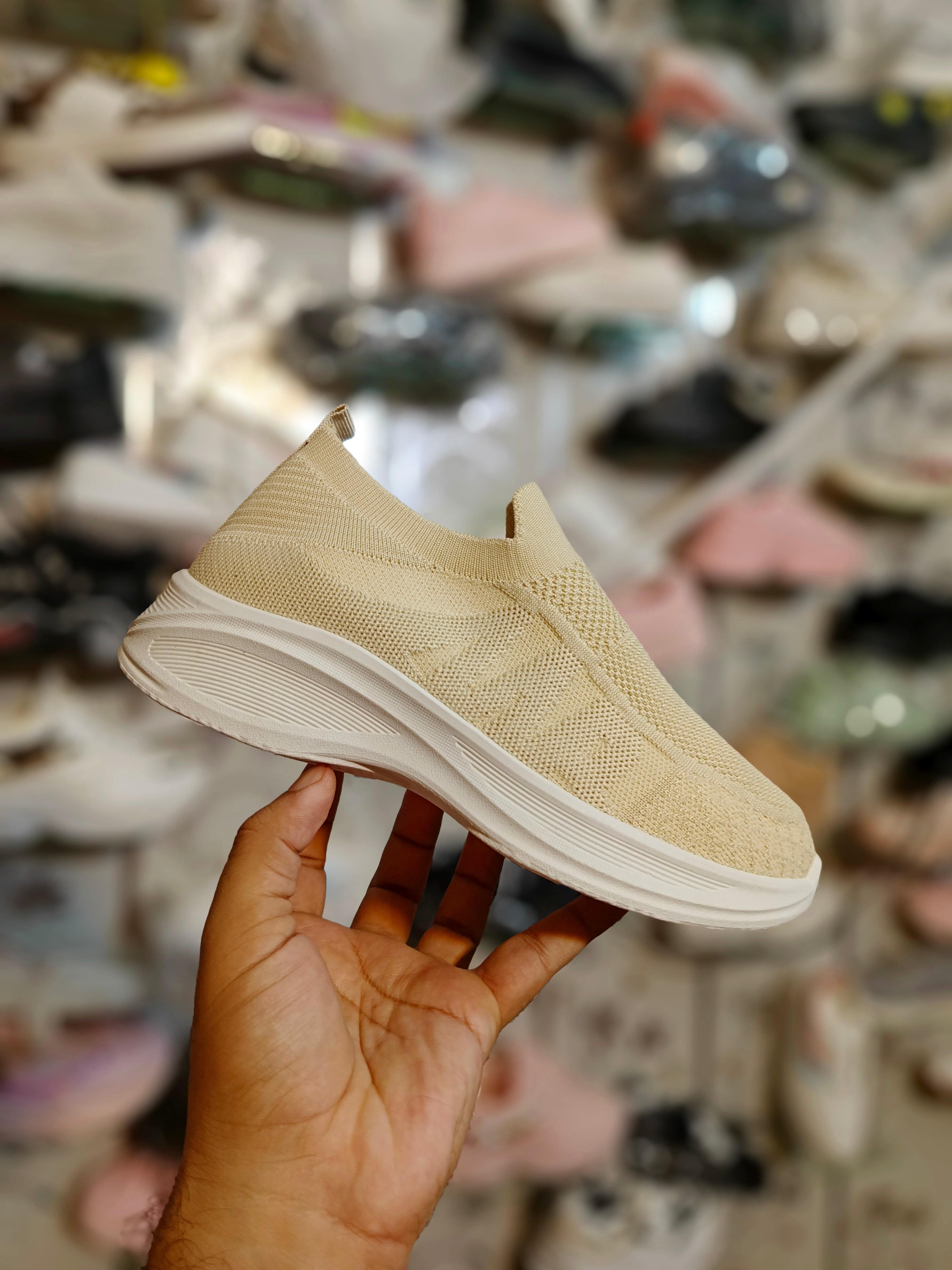2024 Summer   Women with A Slip-on Sports Shoes Light Walking Shoes Mesh Surface Breathable Sports Leisure Non-slip💫
