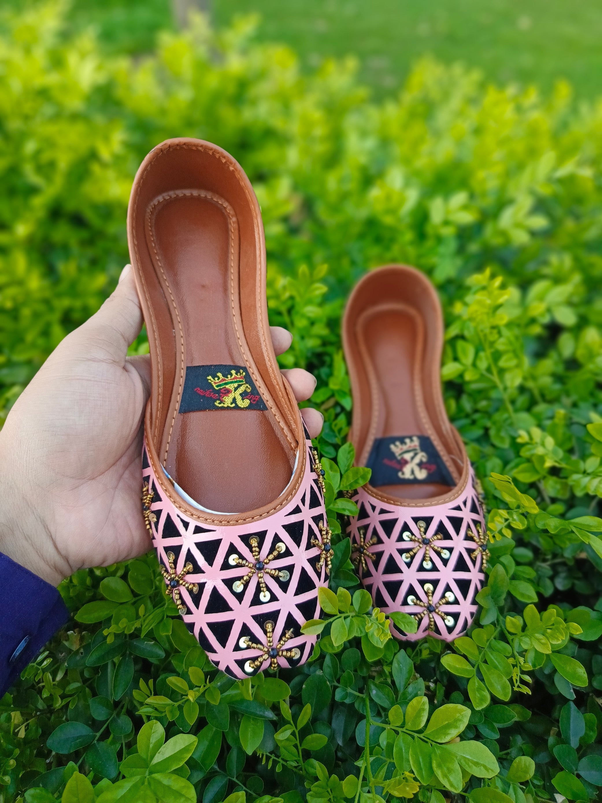 Fusion Fashion: Ethnic Khussas for a Contemporary Style