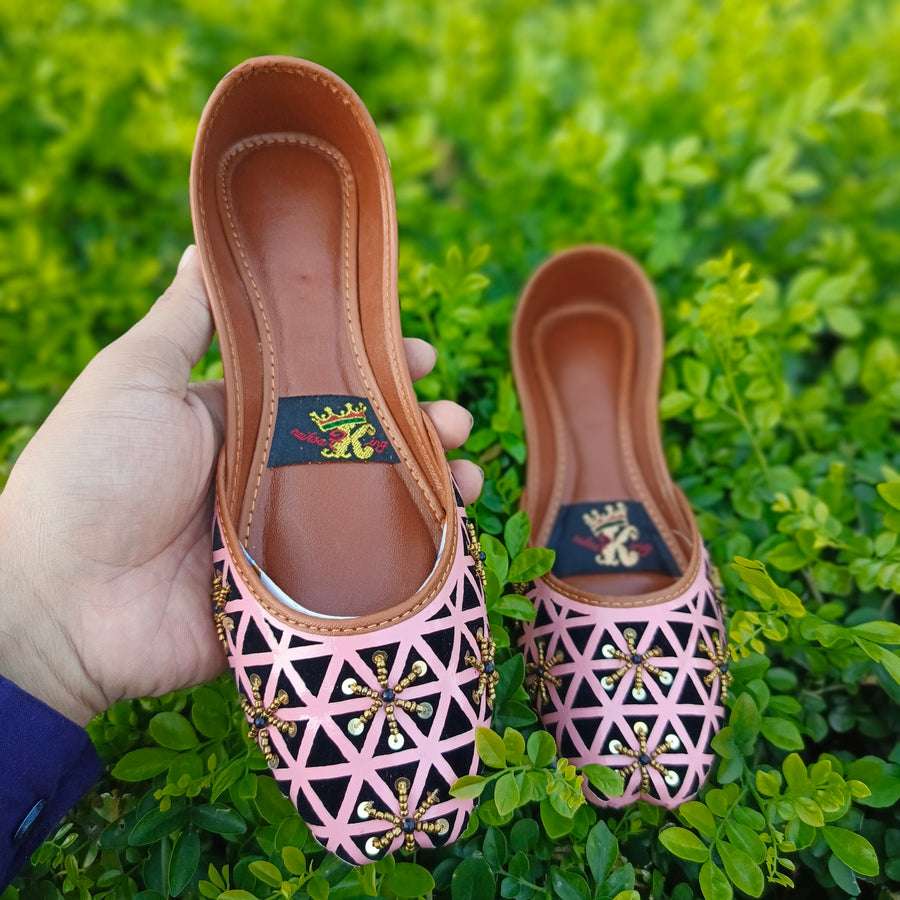 Fusion Fashion: Ethnic Khussas for a Contemporary Style