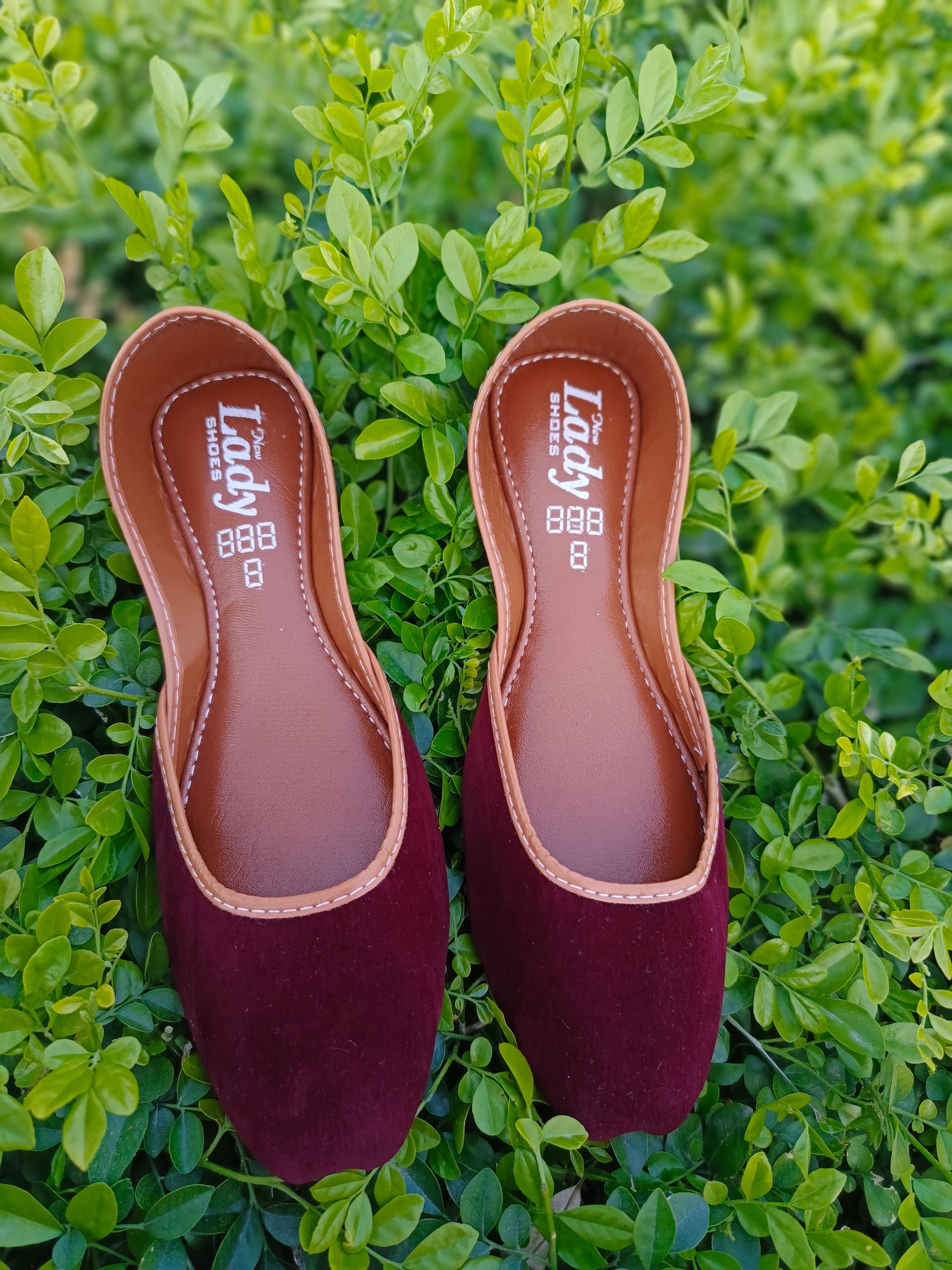 "Luxury Plain Velvet Khussa – Elegant, Soft & Comfortable"🔥