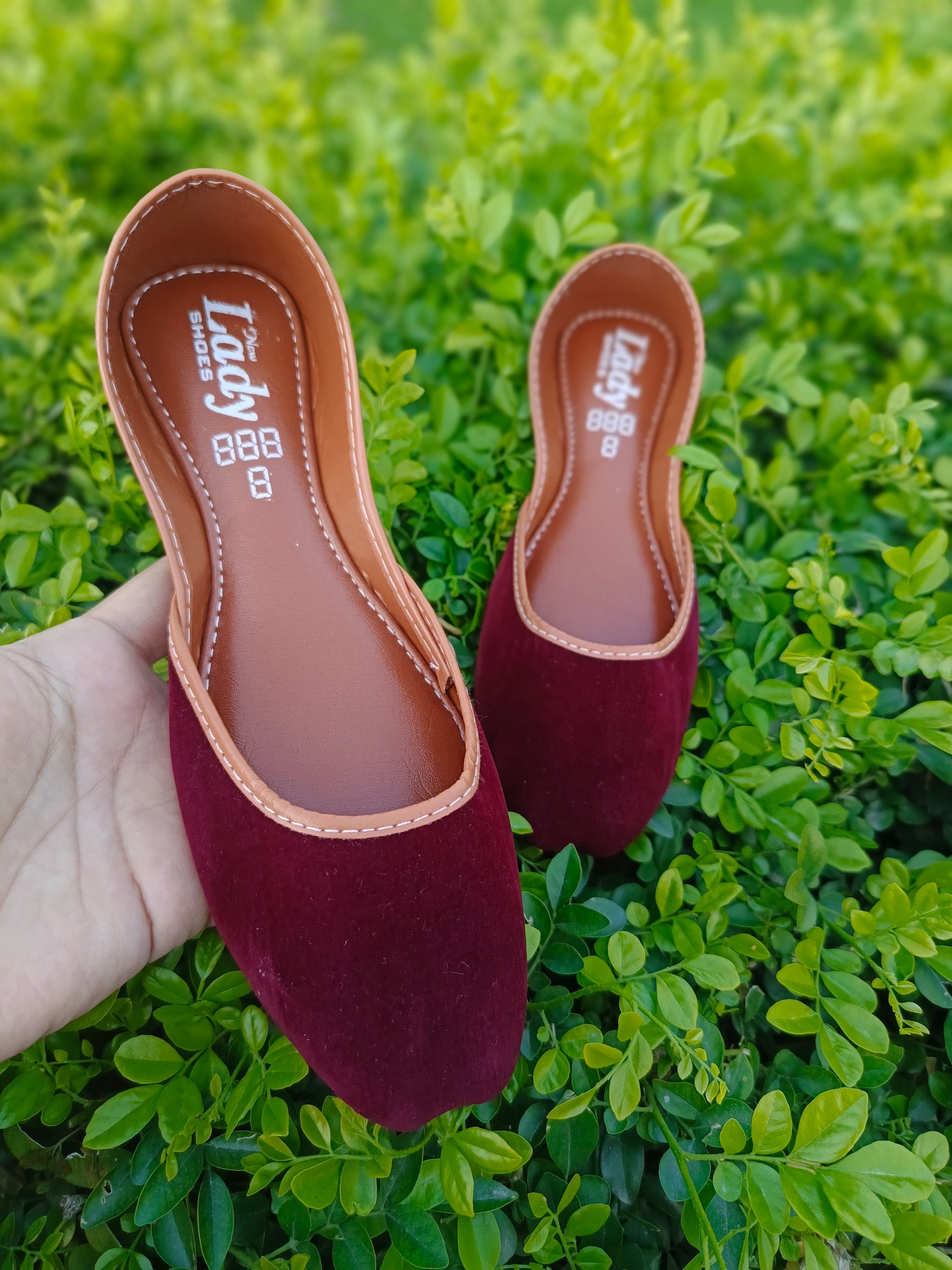 "Luxury Plain Velvet Khussa – Elegant, Soft & Comfortable"🔥