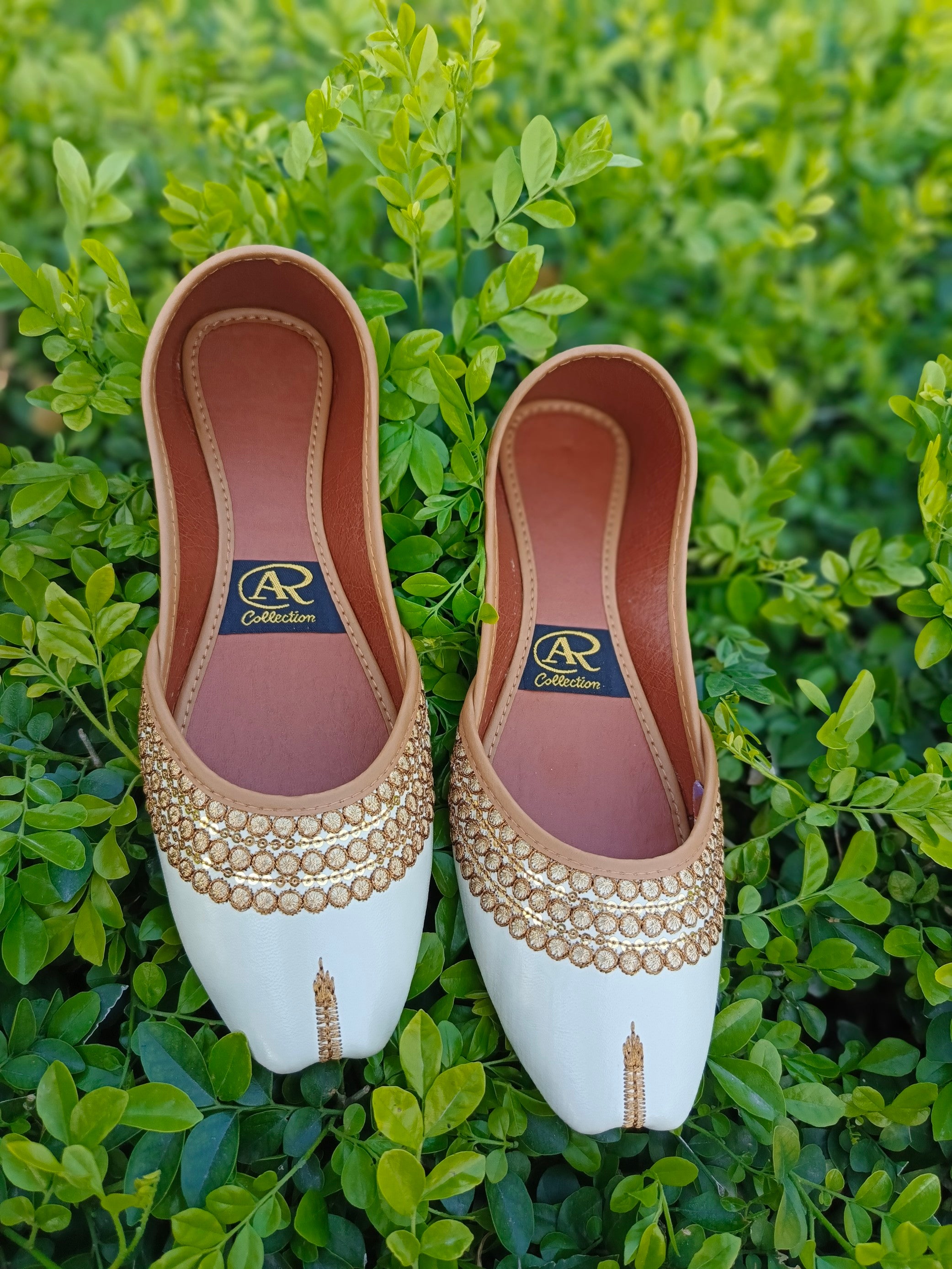 Traditional Punjabi Khussa – Handcrafted with Love
 🔥