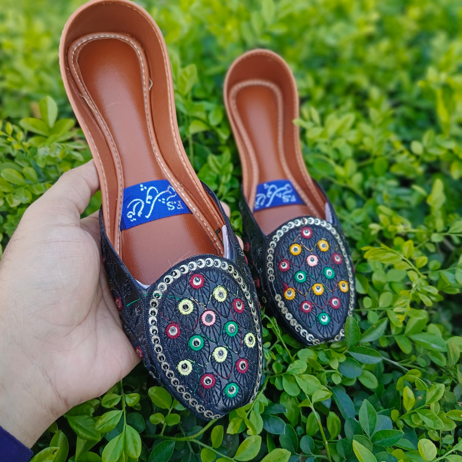 Shabnam Dew Drop Embroidered Khussa🔥