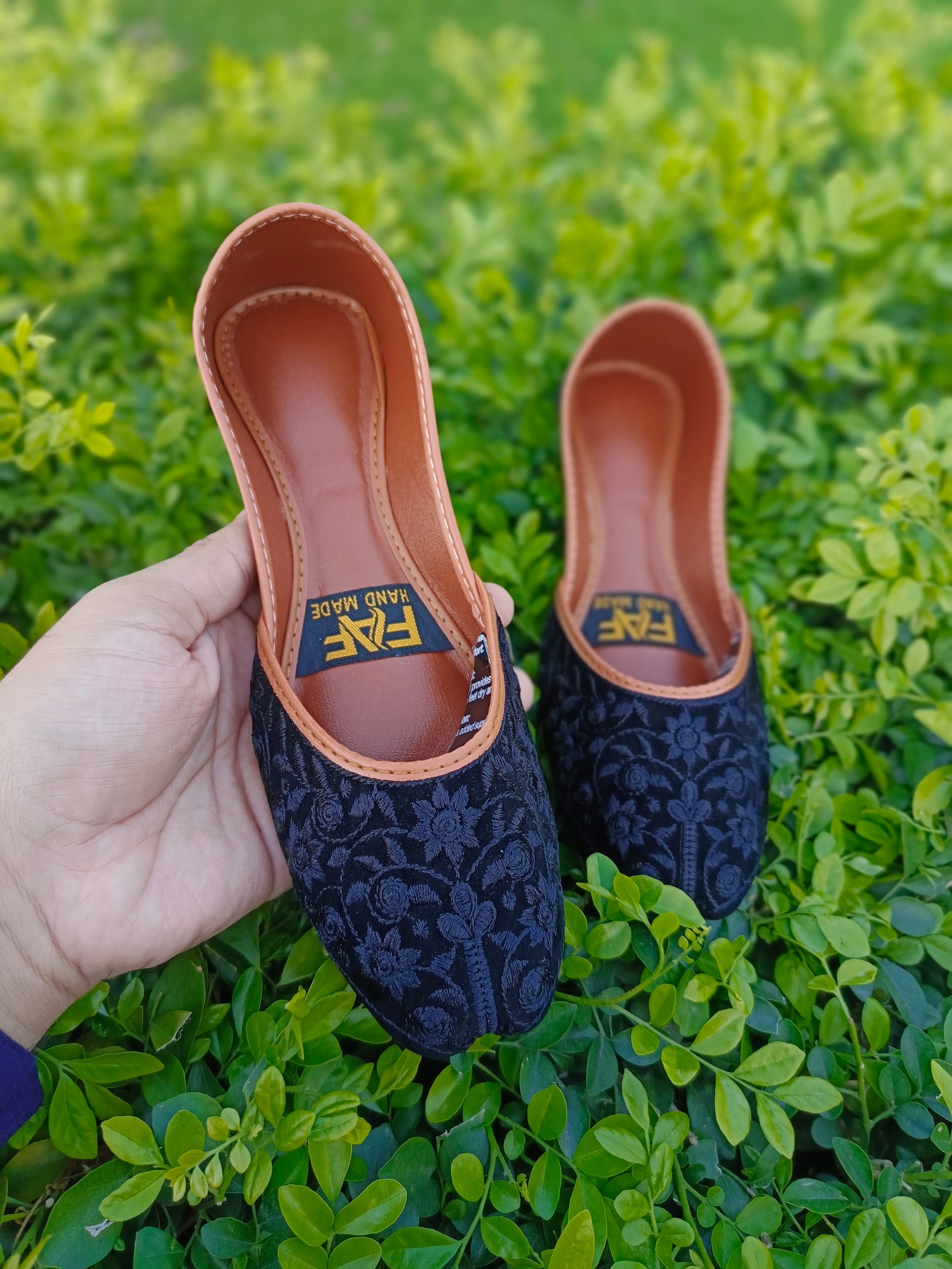 Embroidered Khussa – Perfect & all day useable🔥