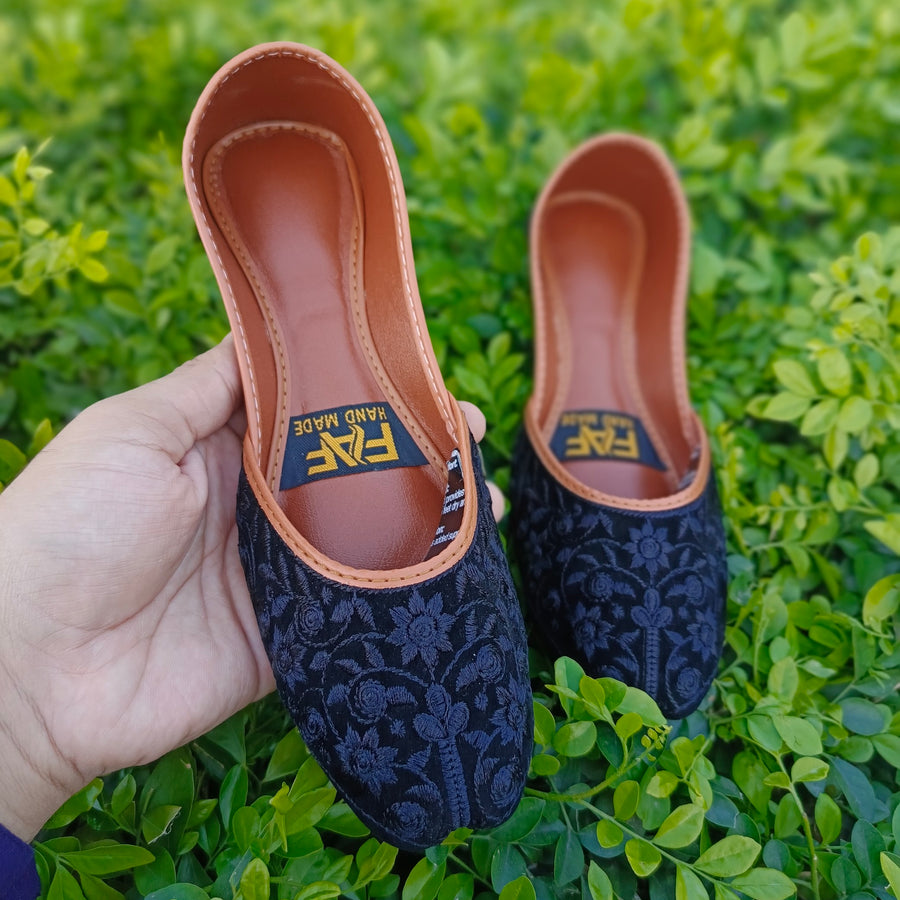 Embroidered Khussa – Perfect & all day useable🔥