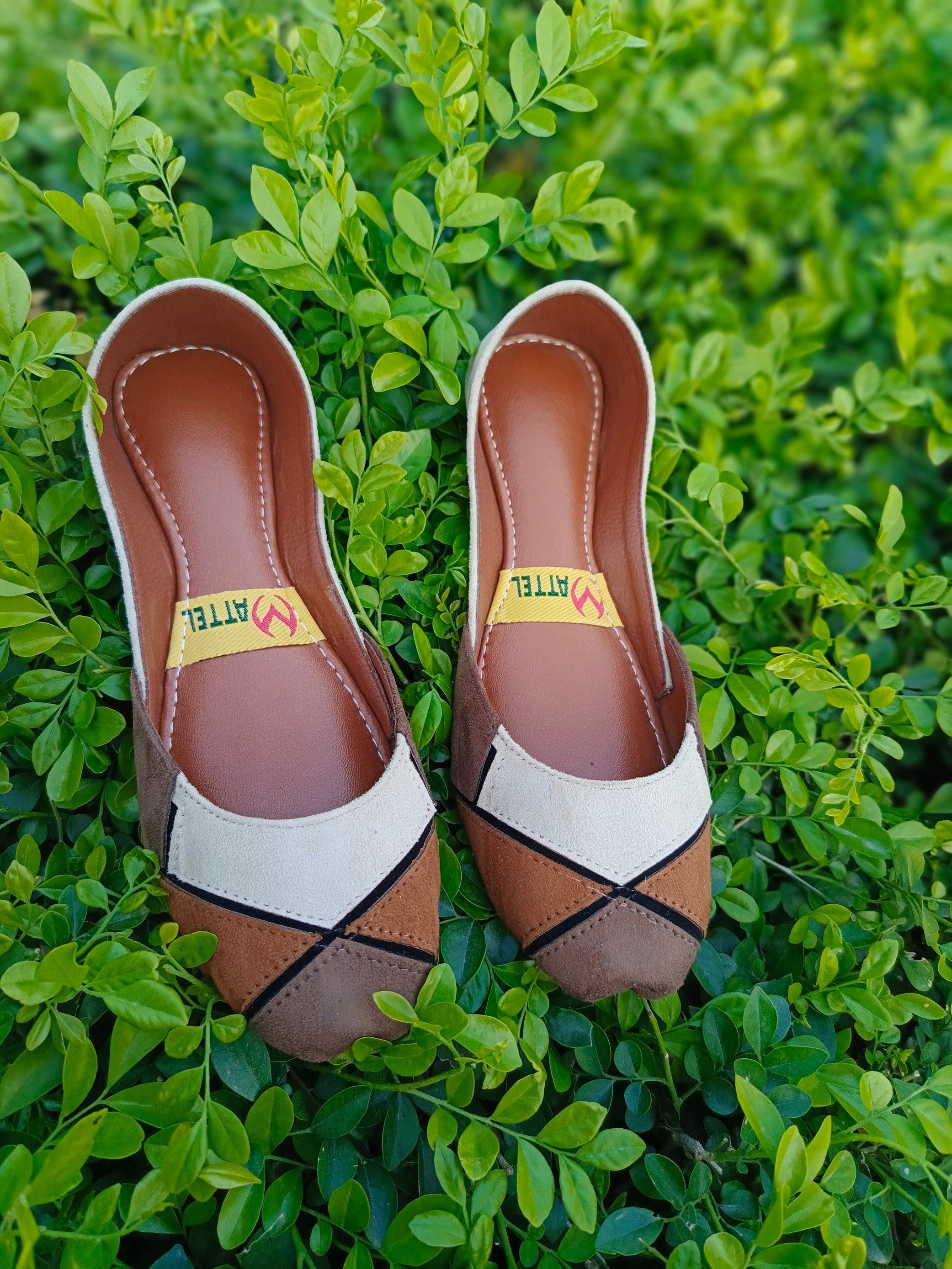 Chic & Trendy Khussa – Step into Tradition with Style
🔥