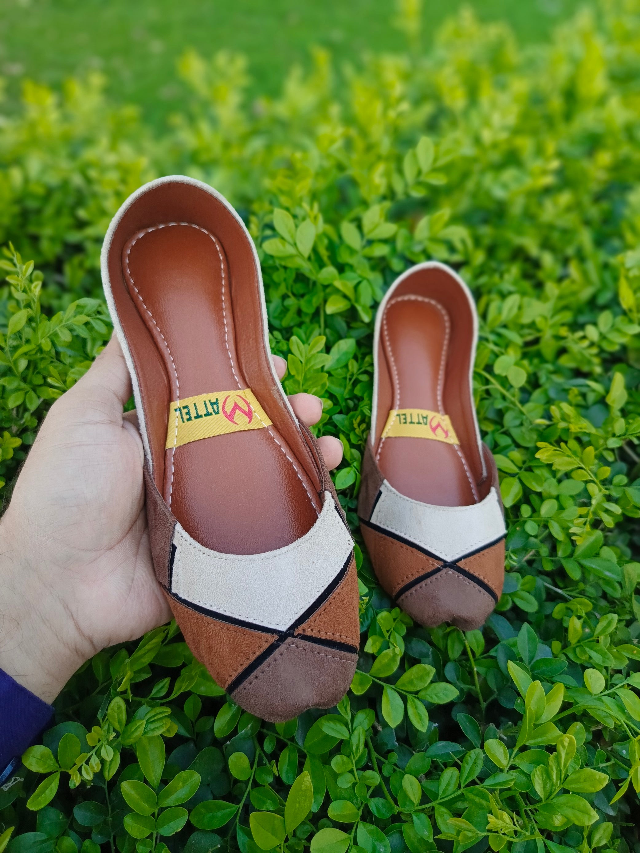 Chic & Trendy Khussa – Step into Tradition with Style
🔥