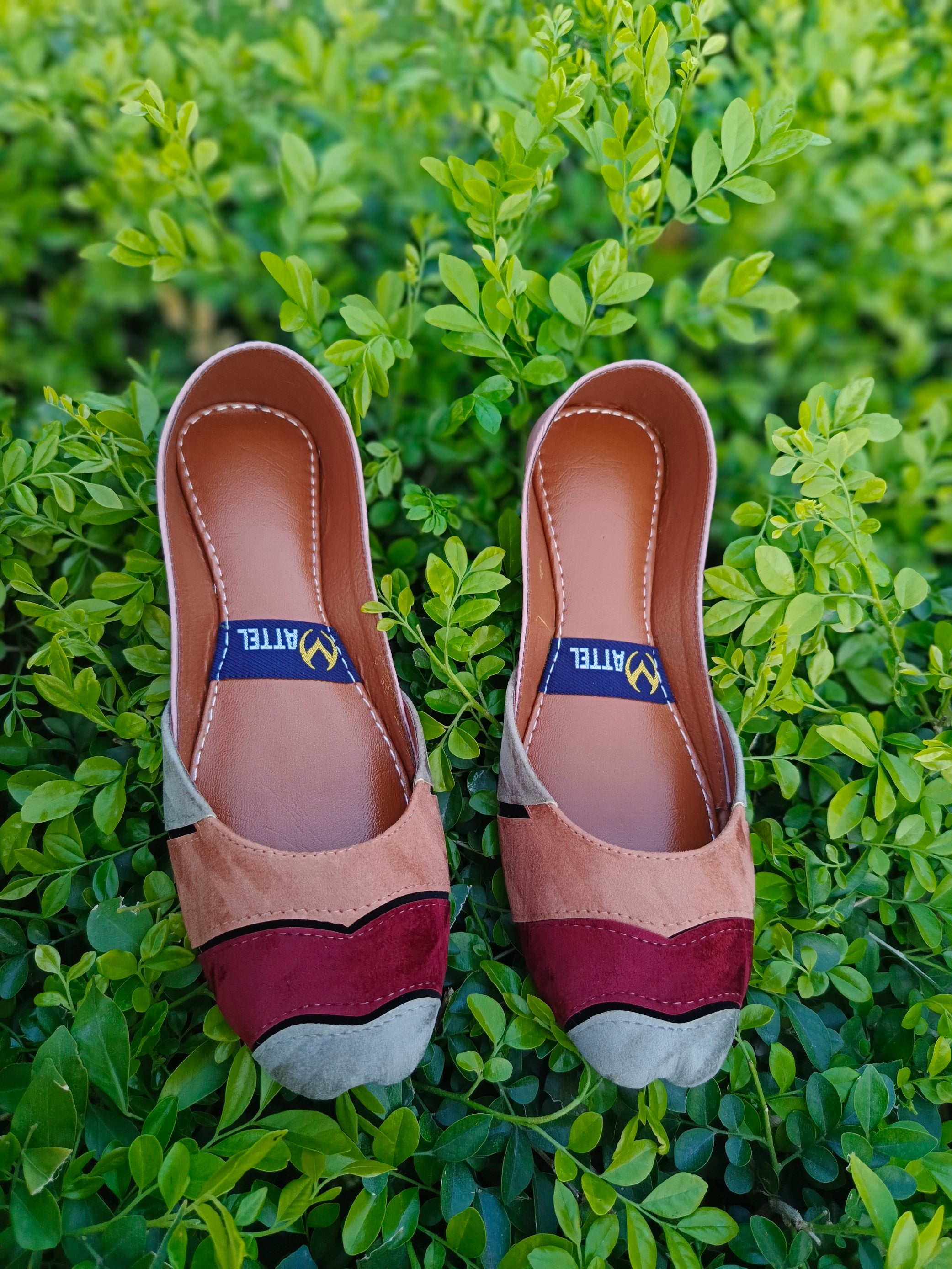 Chic & Trendy Khussa – Step into Tradition with Style
🔥