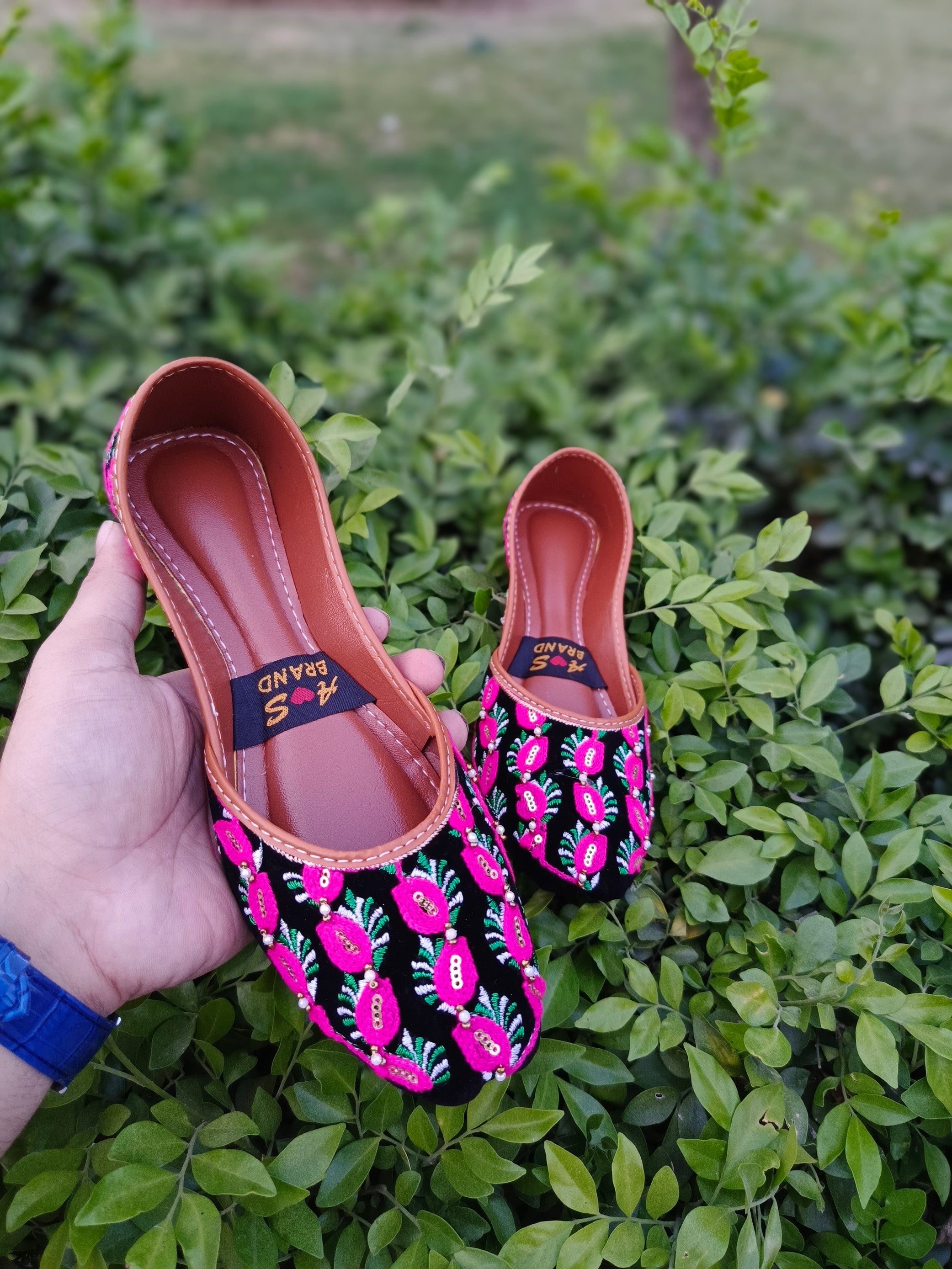 Handcrafted Black Velvet Floral Khussa – Ethnic Elegance by A&S Brand