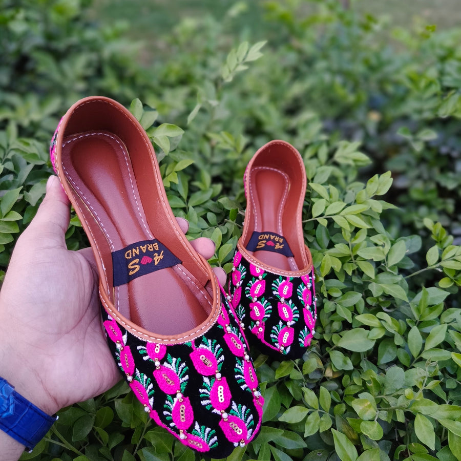 Handcrafted Black Velvet Floral Khussa – Ethnic Elegance by A&S Brand