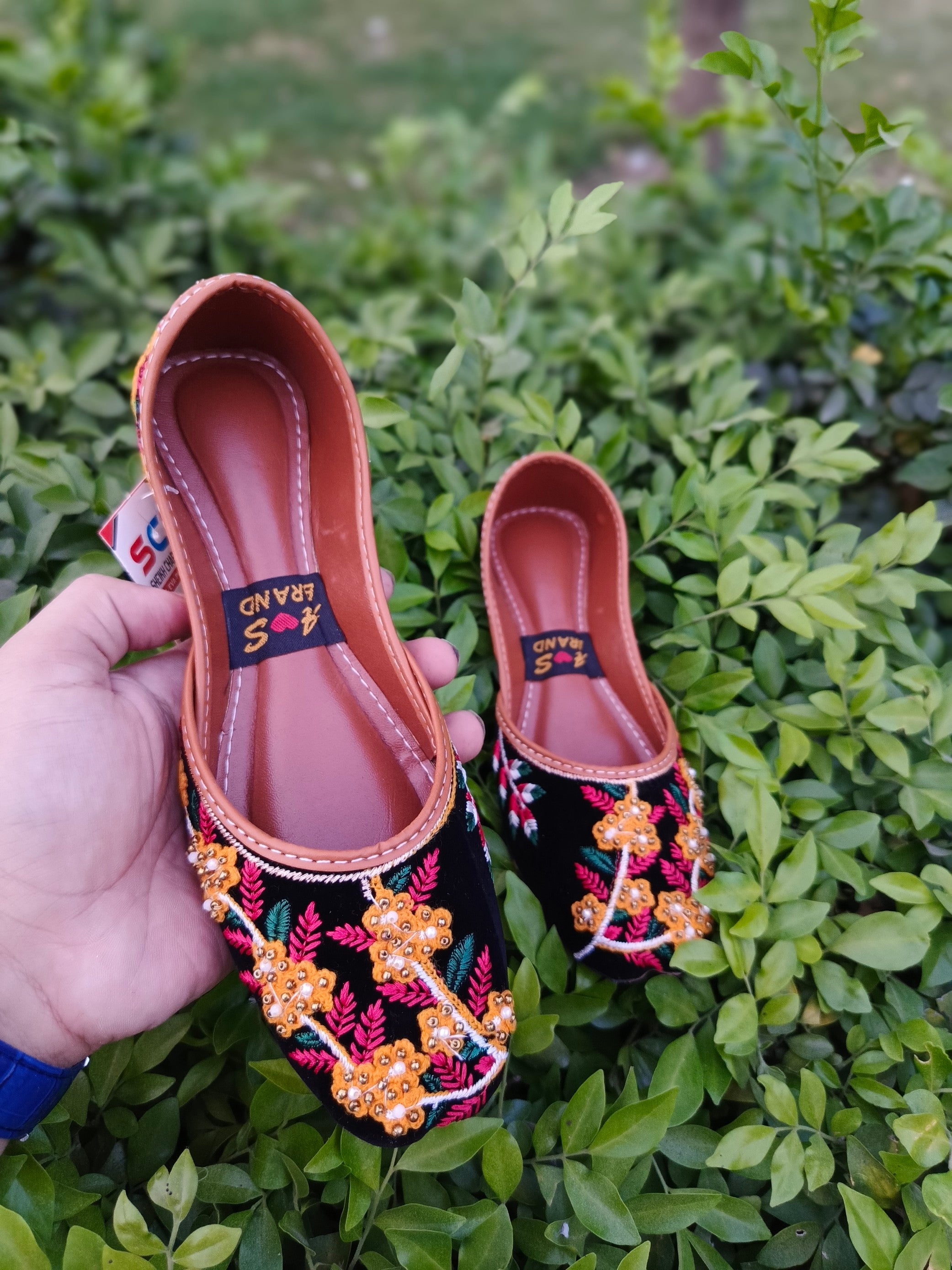 Handcrafted Black Velvet Floral Khussa – Ethnic Elegance by A&S Brand