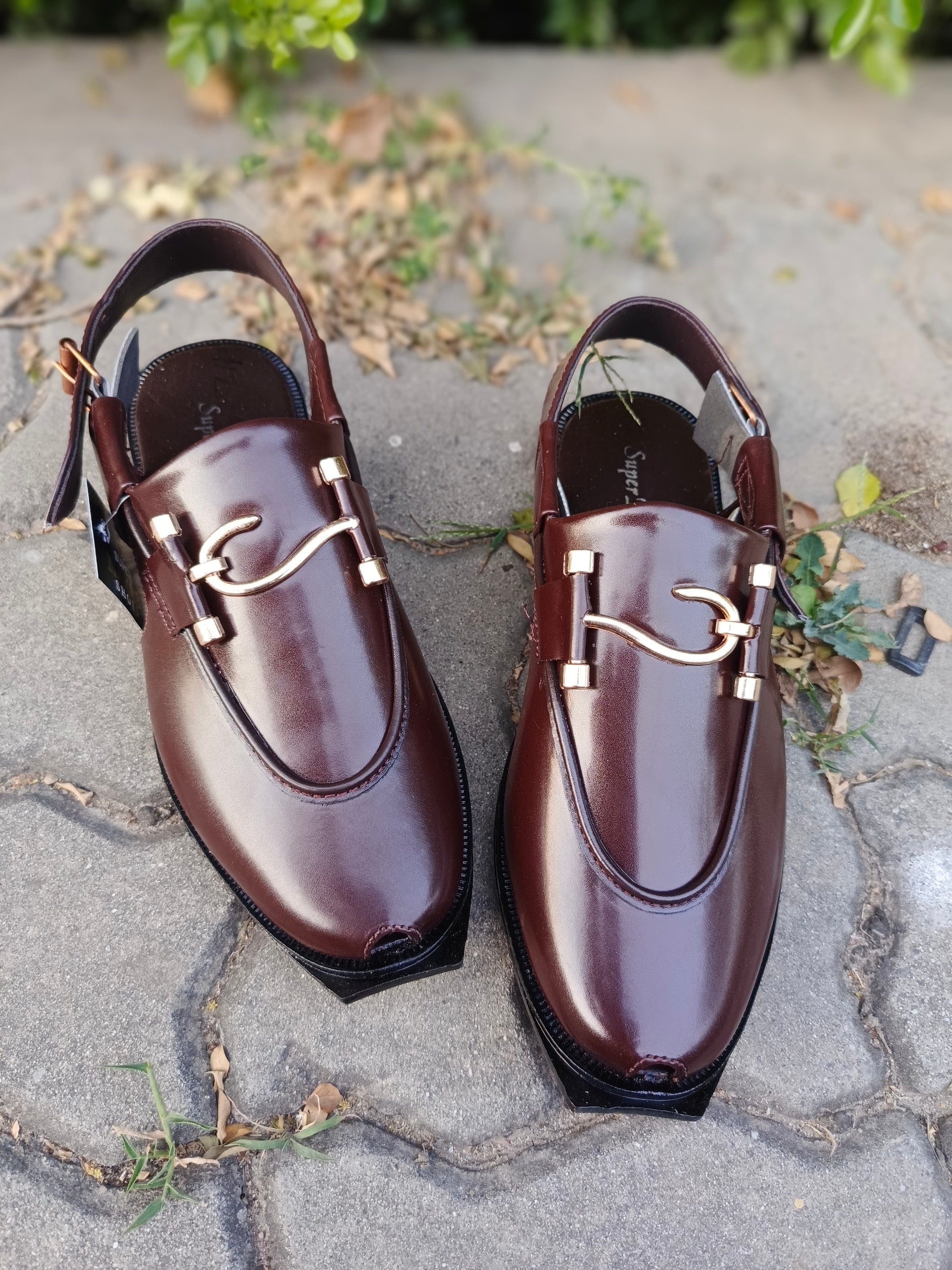 Men's Premium Brown peshawriChappal with Golden Buckle – Traditional Elegance & Modern Style"