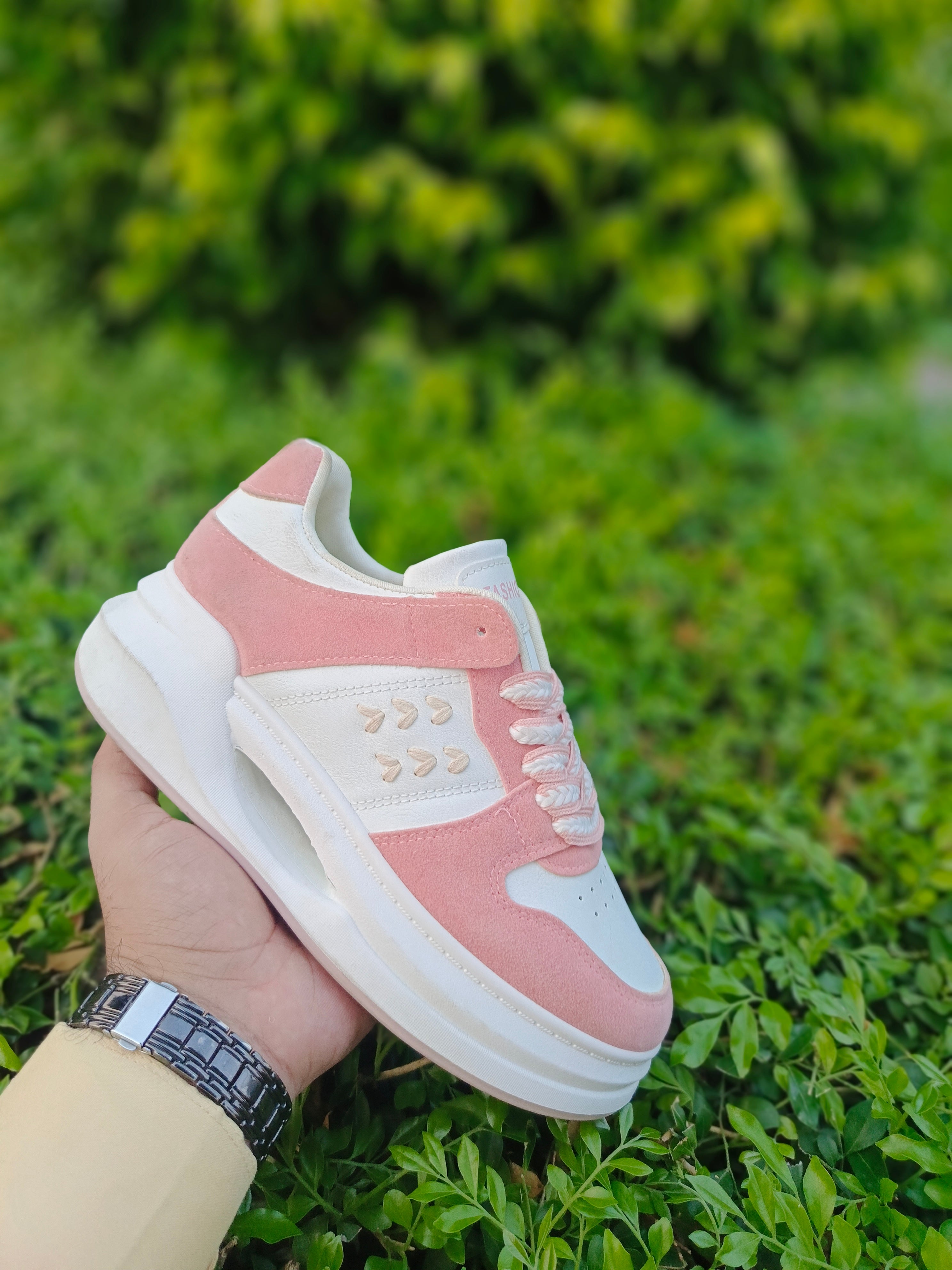 Spy cut sole sneaker for girl/women