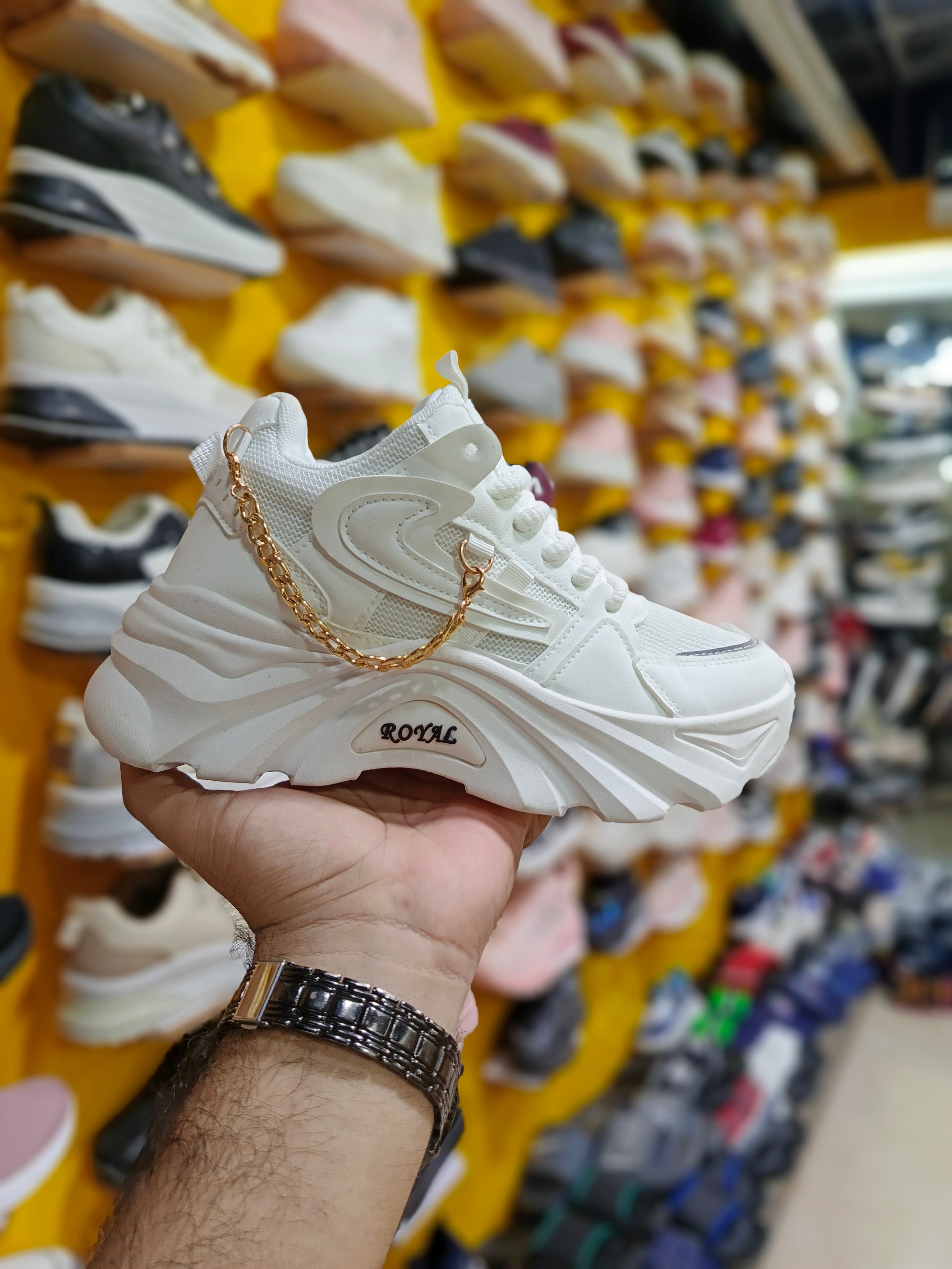 Women’s 2025 Chunky Sneaker with Golden Chain – ROYAL 👑Touch