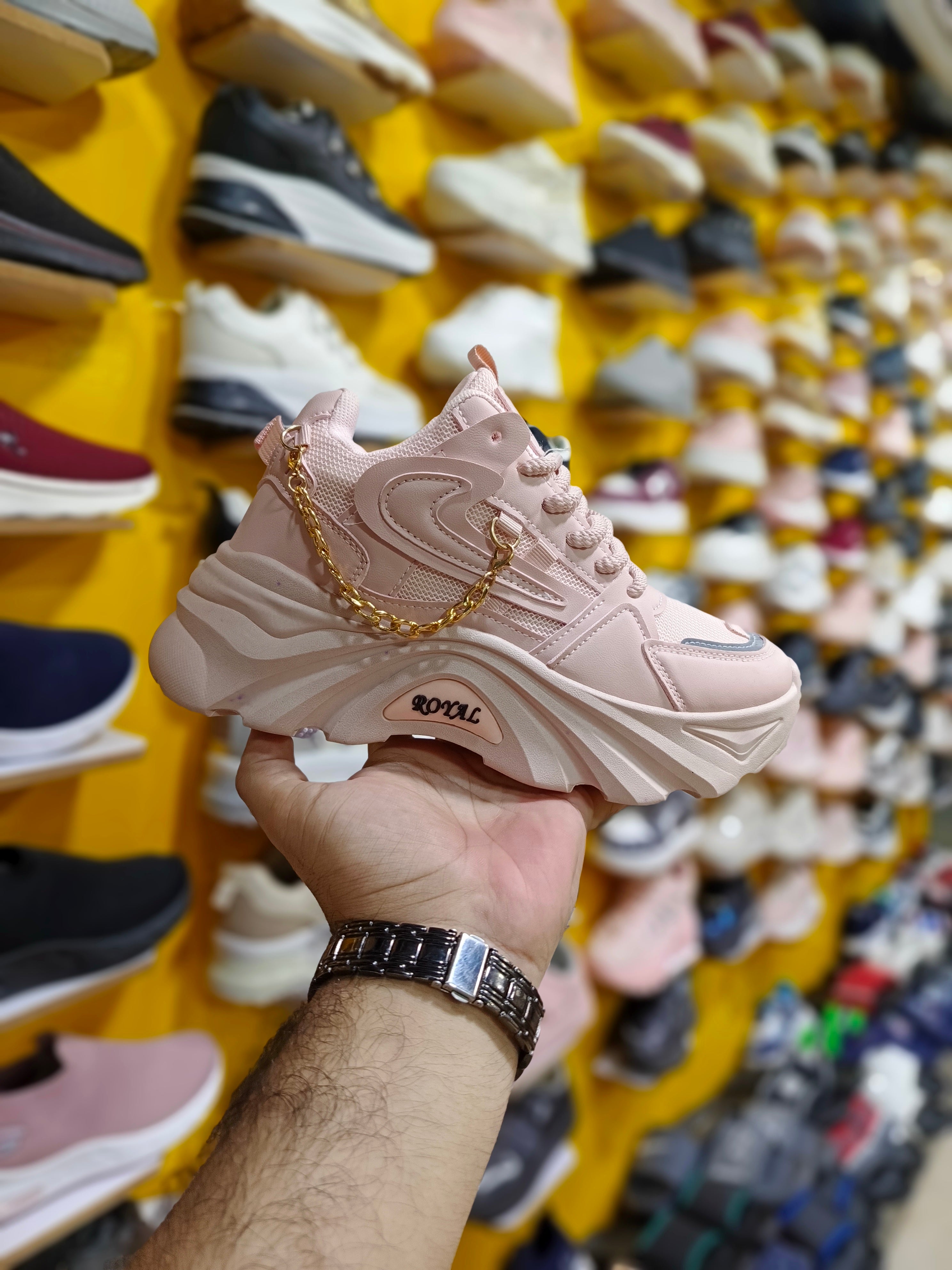Women’s 2025 Chunky Sneaker with Golden Chain – ROYAL 👑Touch