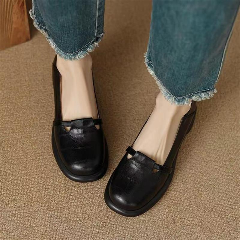 2025 New Commuter Women's Shoes Round Toe Shallow Mouth Retro Thick-Soled Slip-On Shoes French Mary Jane Small Leather Shoes