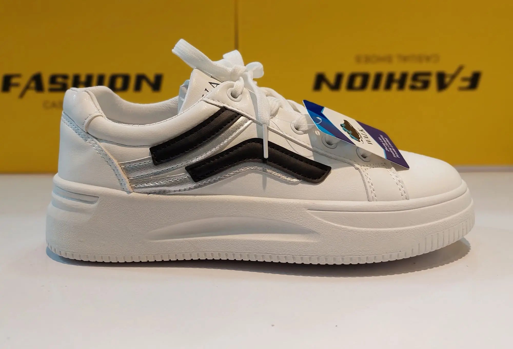 New Women Casual Walking Shoes Summer Flat Lace Up Leather High Quality Sneakers Fashion Flat-Bottomed Female Gump Sneakers