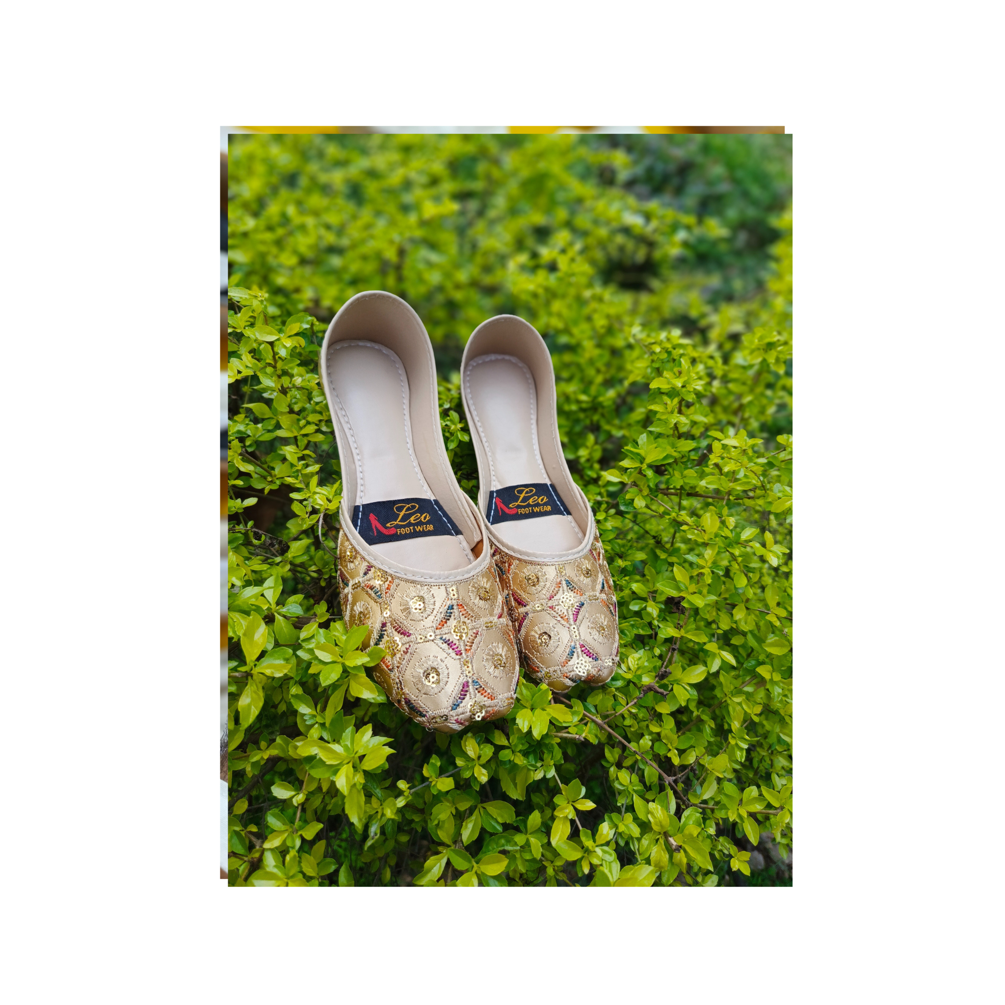 Elegant Golden Khussa for Ladies – Timeless Tradition with a Modern Touch"