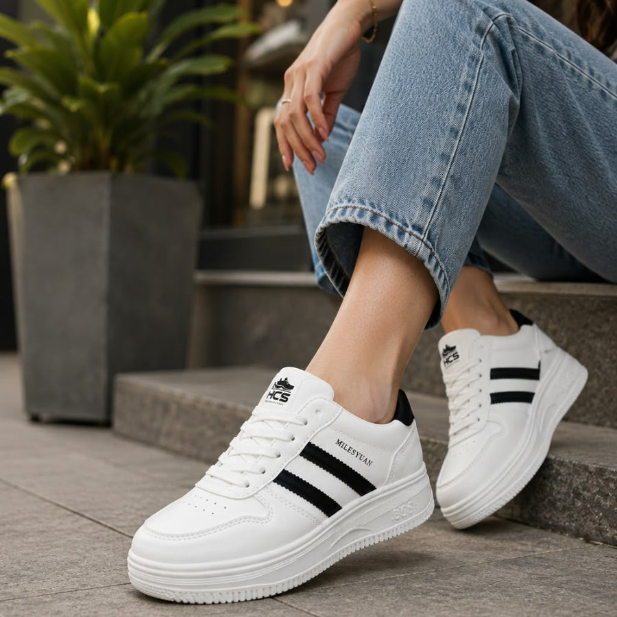Women’s White & Black Chunky Sneakers – Stylish Casual Sneakers