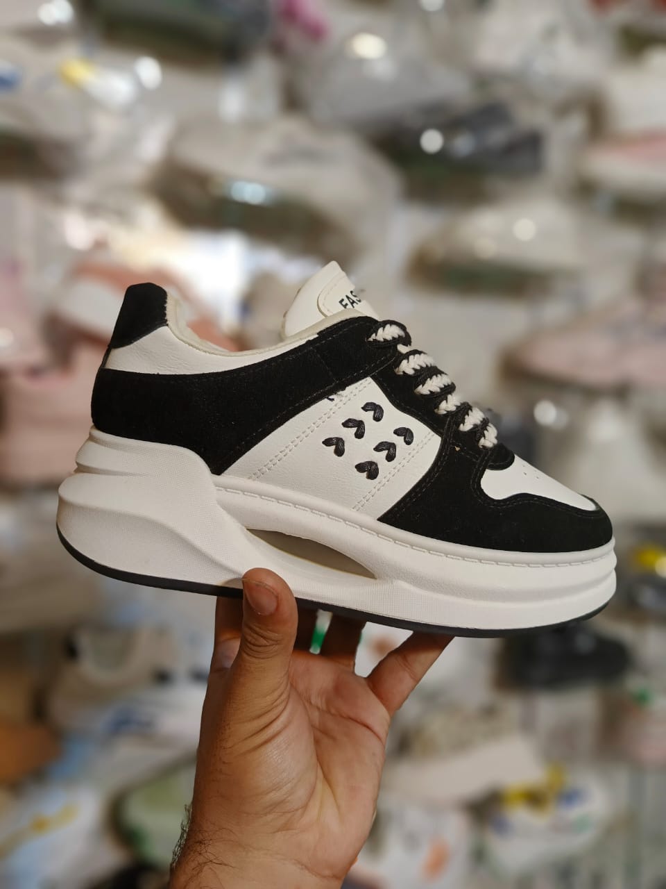 Spy cut sole sneaker for girl/women