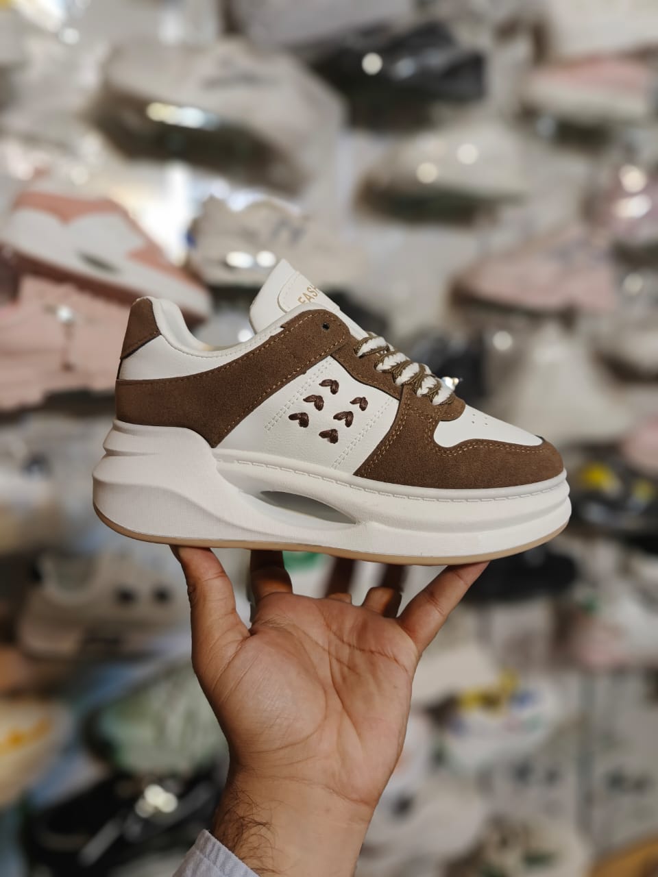 Spy cut sole sneaker for girl/women
