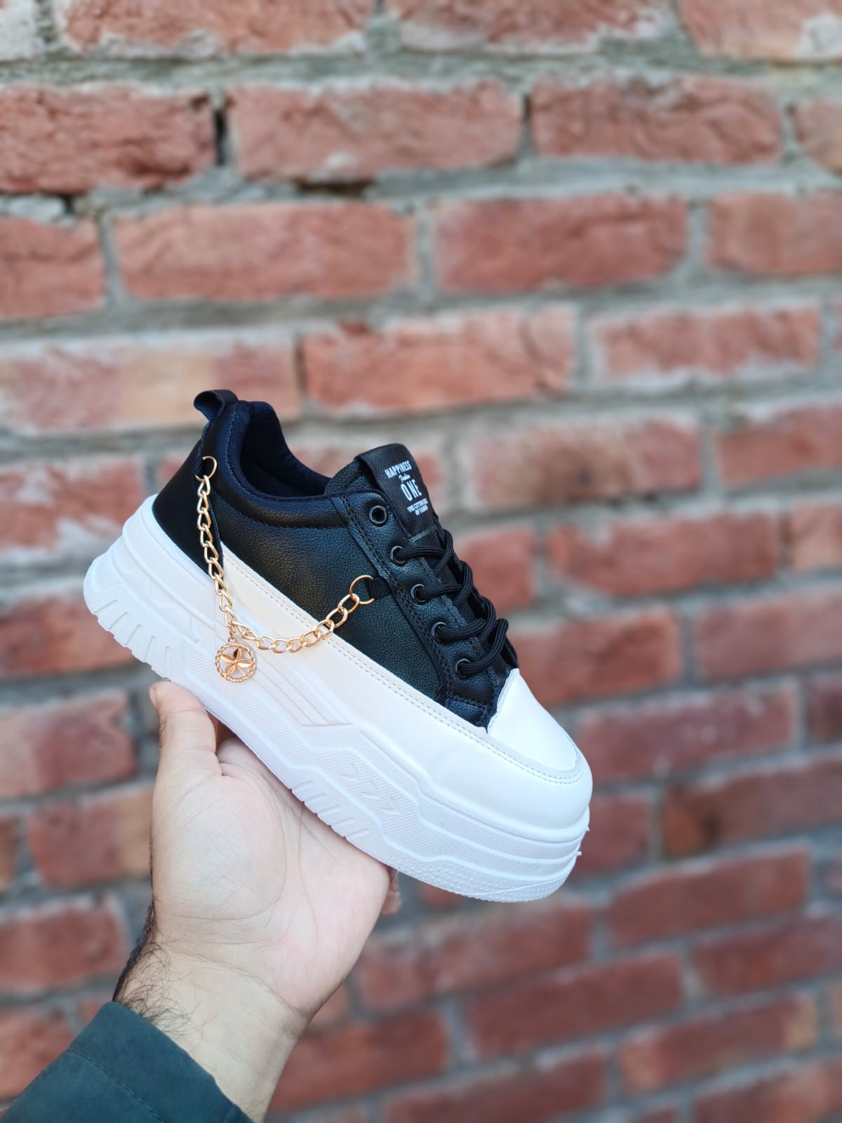 "Trendy Women's Casual Sneakers – Breathable, Non-Slip Sole, Perfect for All-Day Comfort"