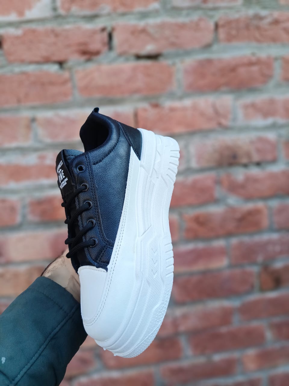 "Trendy Women's Casual Sneakers – Breathable, Non-Slip Sole, Perfect for All-Day Comfort"