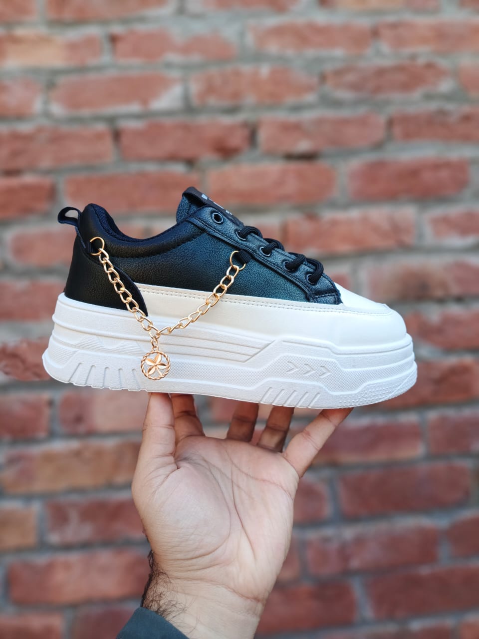 "Trendy Women's Casual Sneakers – Breathable, Non-Slip Sole, Perfect for All-Day Comfort"