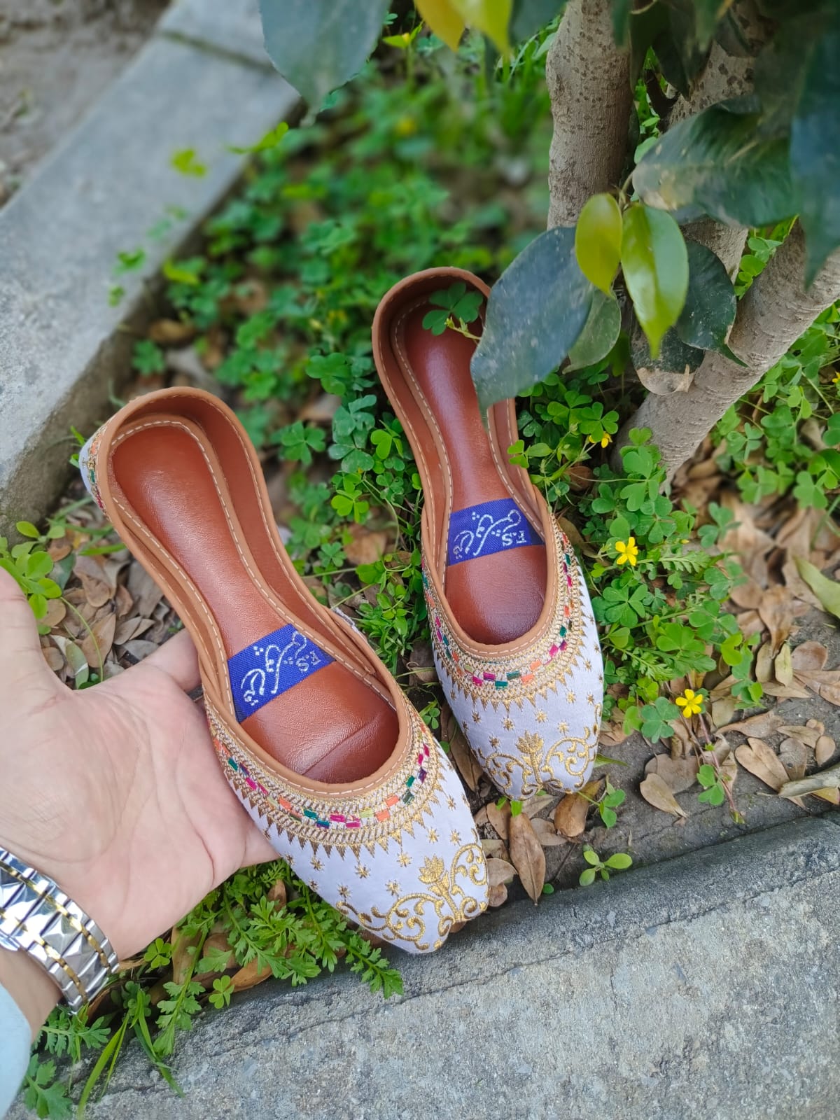 Elegant Handmade Khussa – Traditional & Stylish for ladies