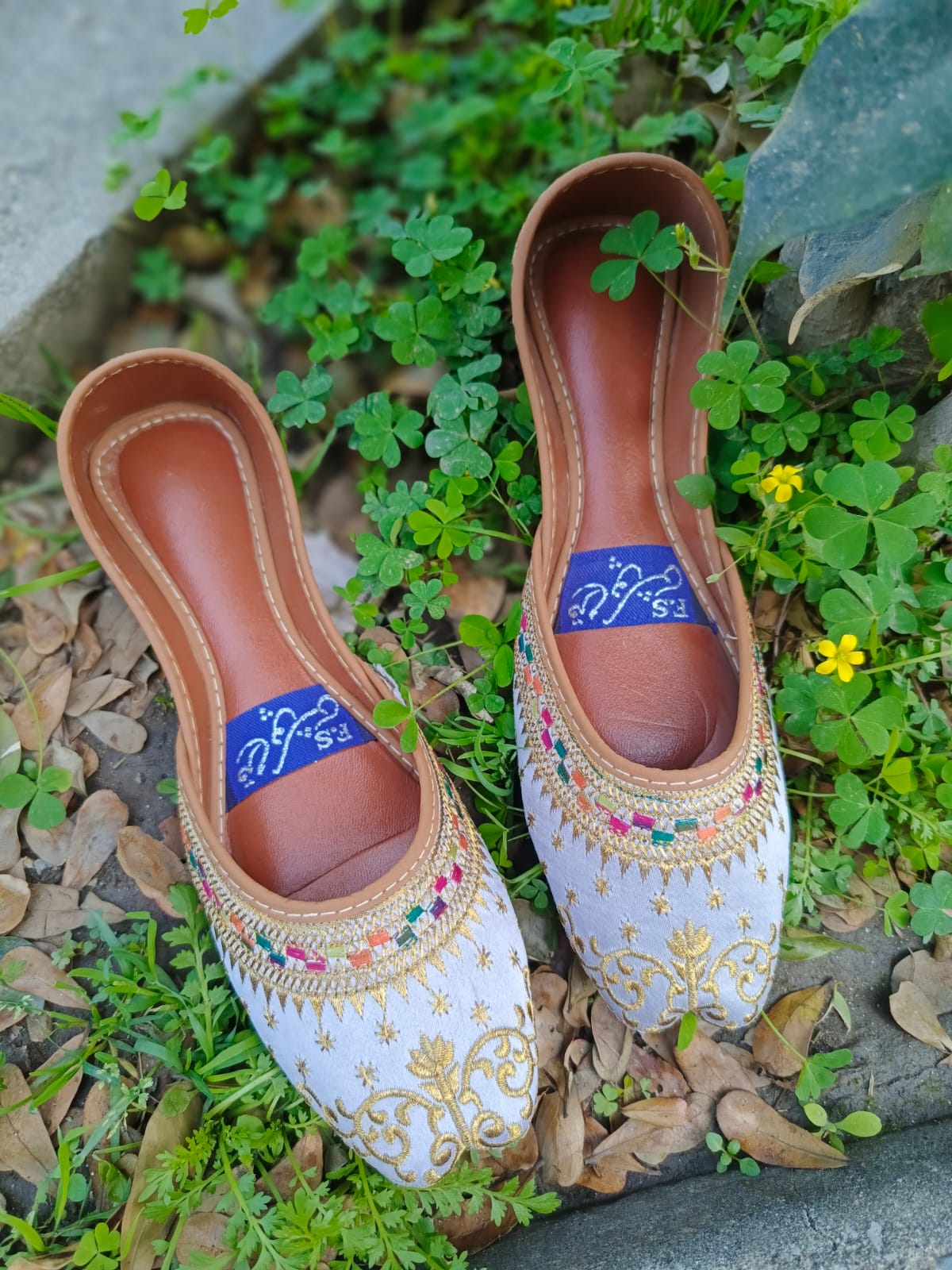 Elegant Handmade Khussa – Traditional & Stylish for ladies