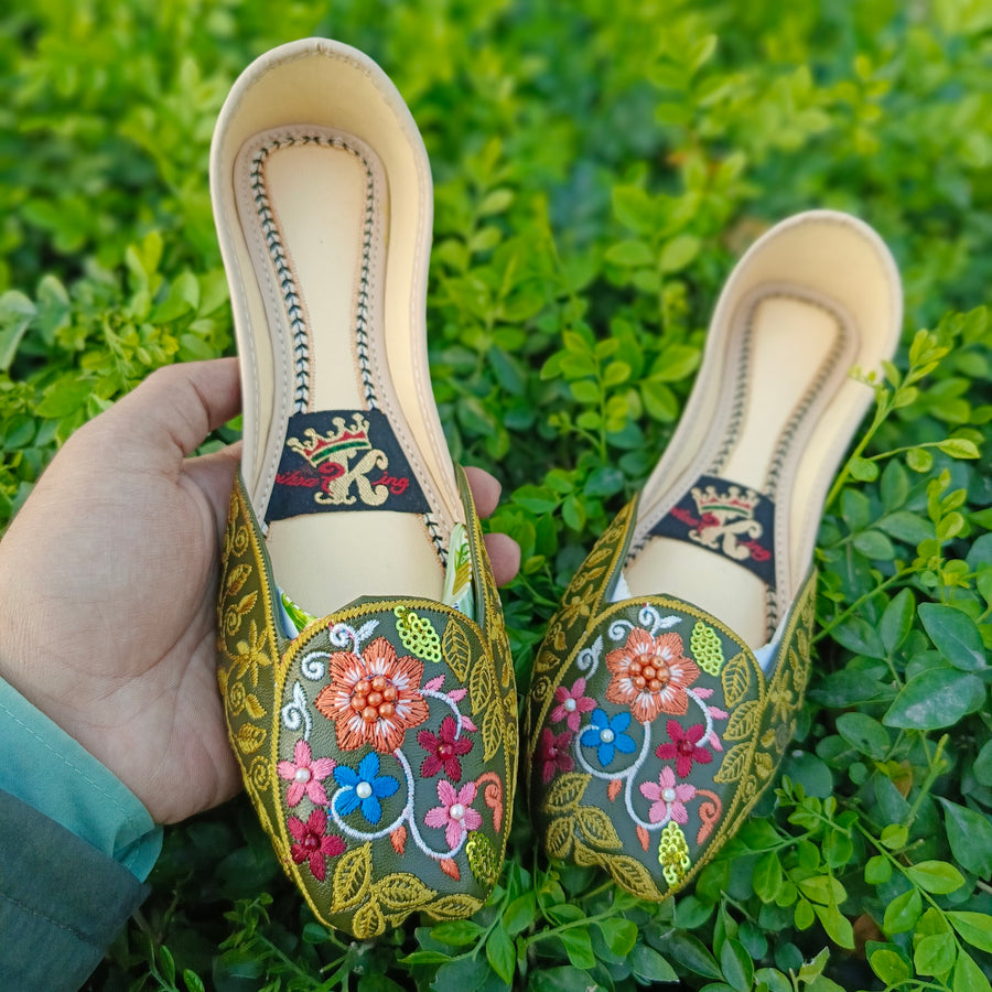 Traditional Handcrafted Khussa – Timeless Elegance🔥