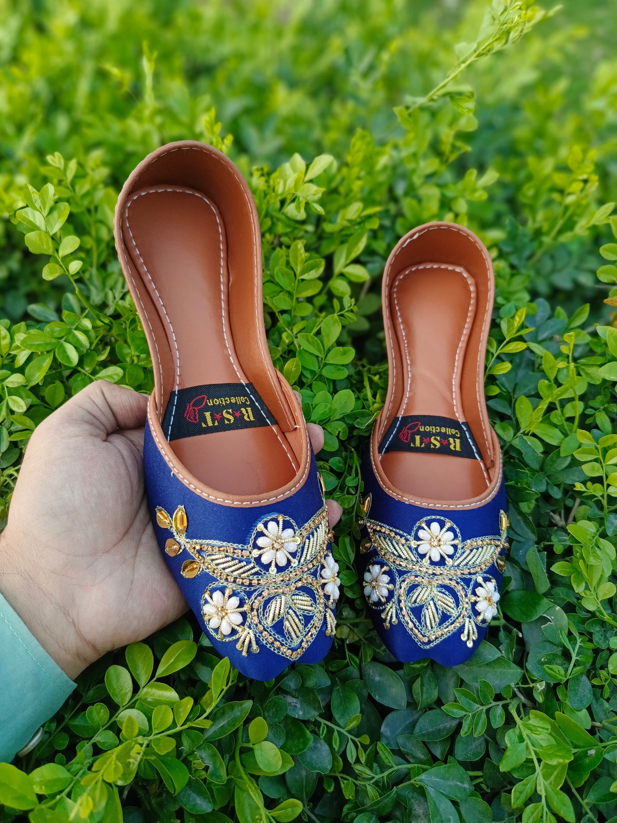 Ethnic pearl Khussa – Perfect for Every Occasion🔥