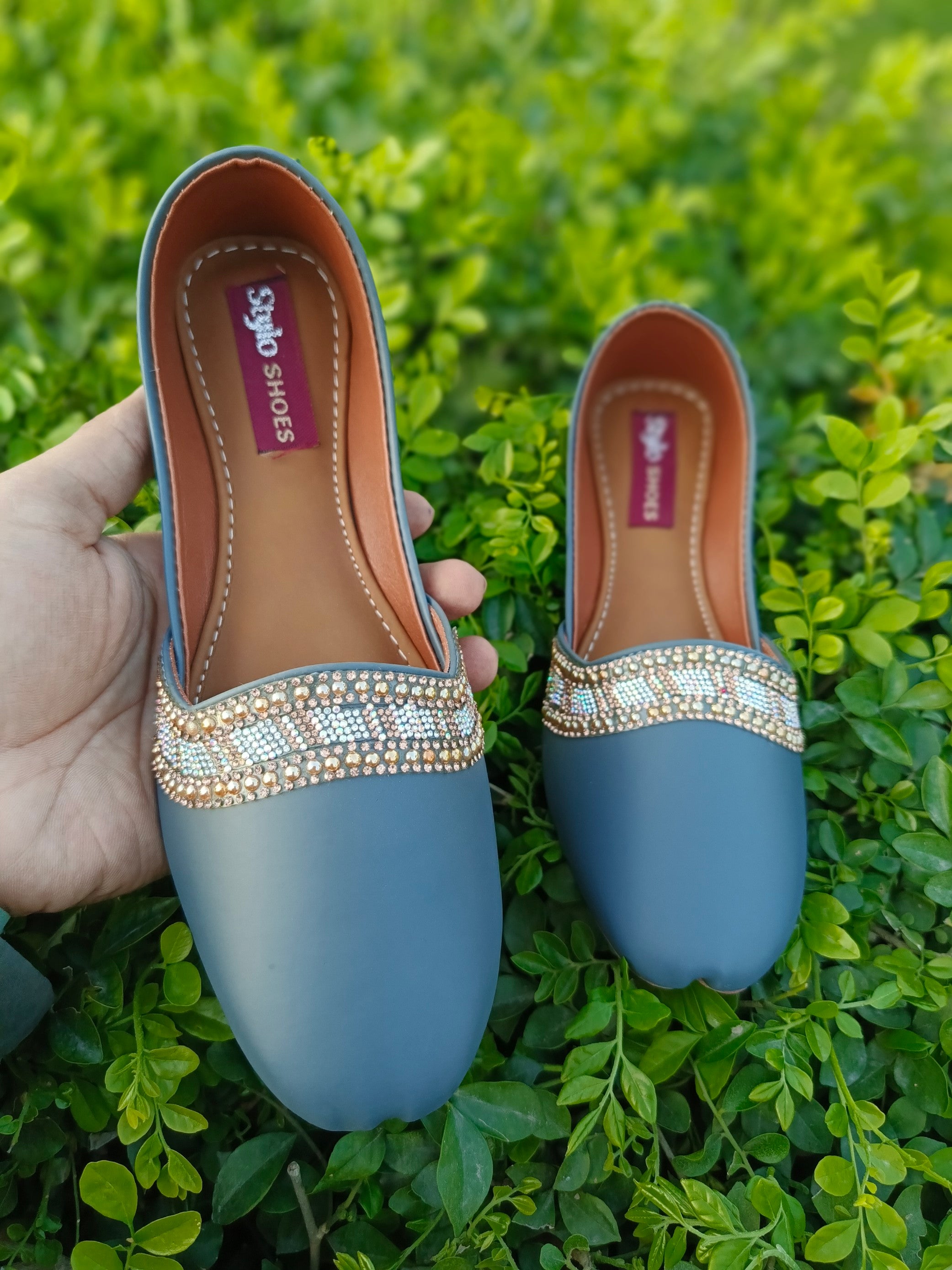 Elegant Women’s Khussa – Fusion of Comfort & Style🔥