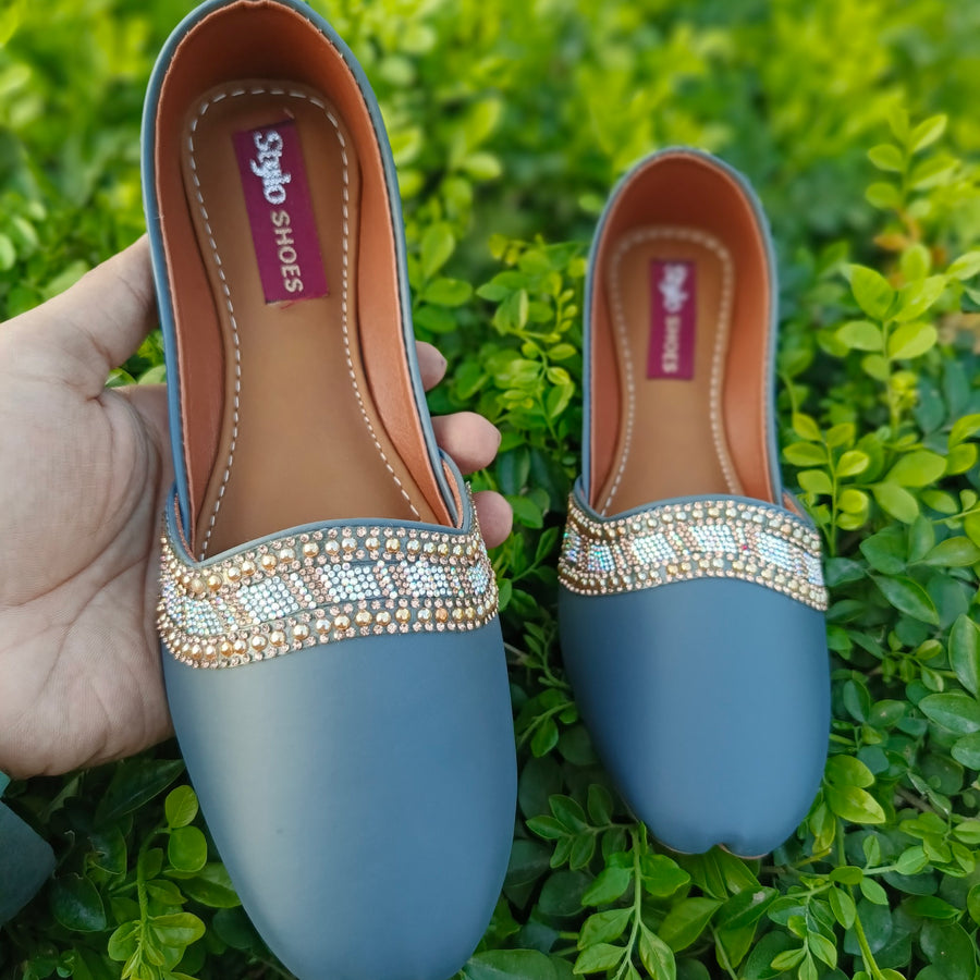 Elegant Women’s Khussa – Fusion of Comfort & Style🔥