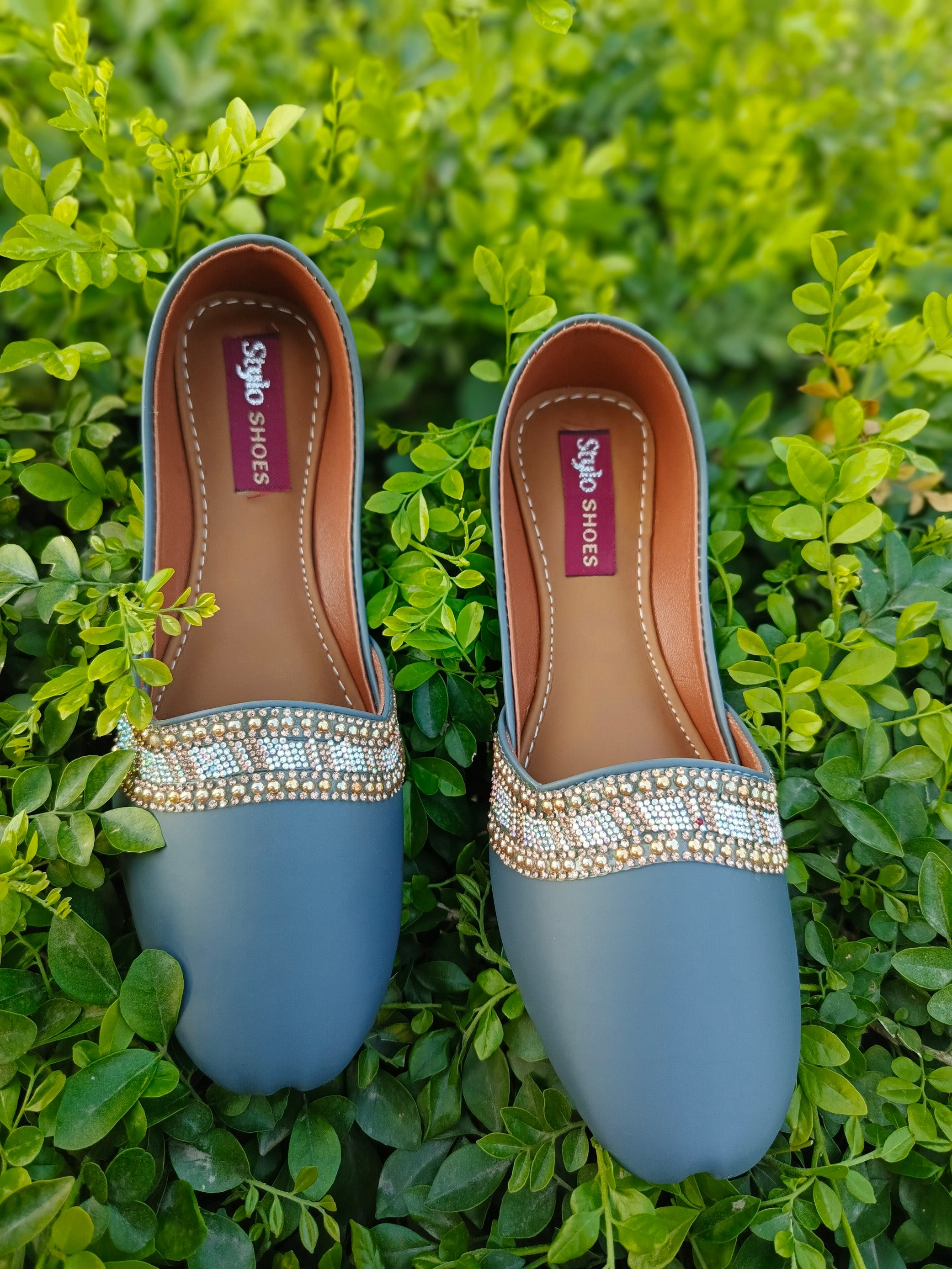 Elegant Women’s Khussa – Fusion of Comfort & Style🔥