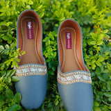 Elegant Women’s Khussa – Fusion of Comfort & Style🔥